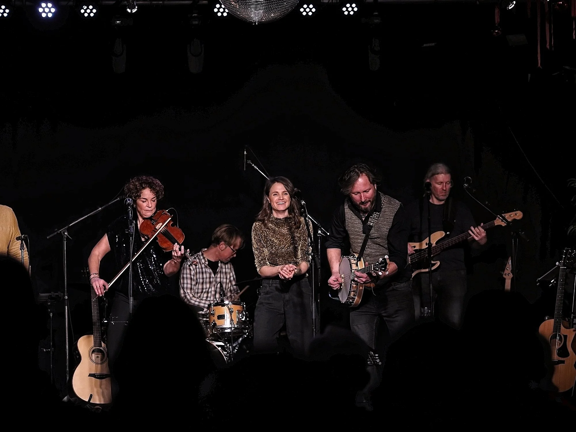 Ogham sfeer in zaal.jpg