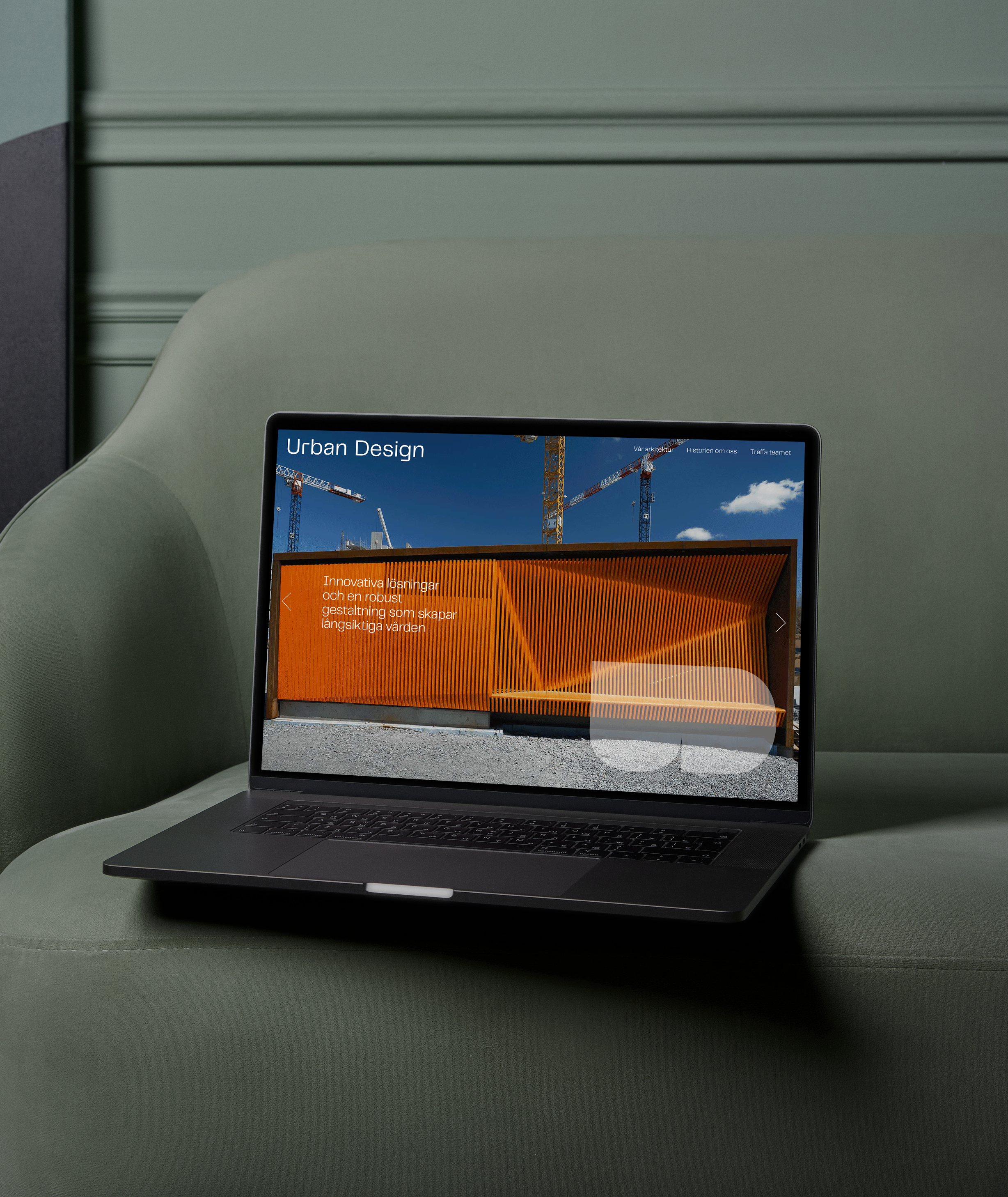 _UD_MacBook Pro on a Couch Mockup (kopia).png