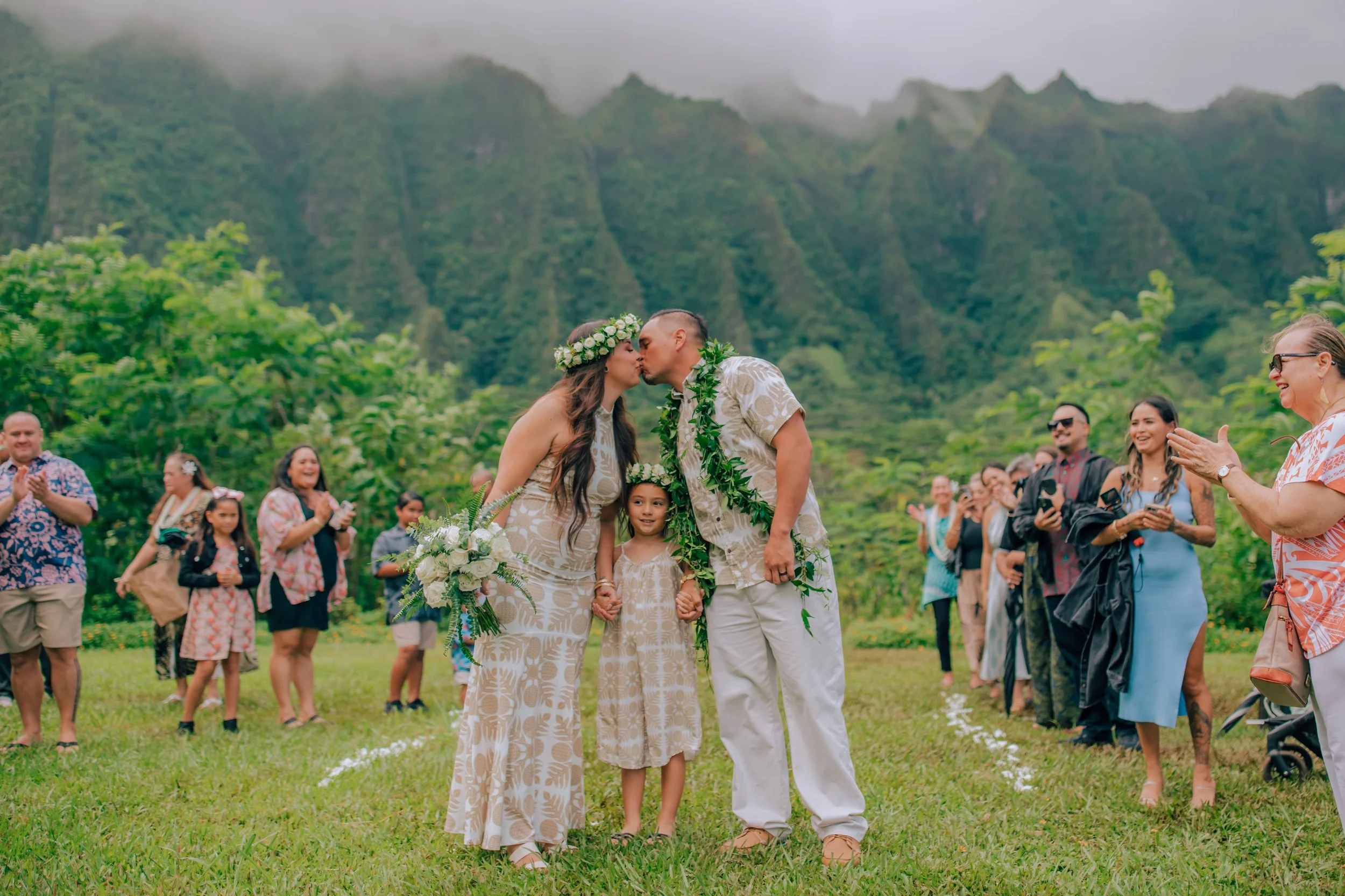 Having professional photos for your intimate ceremony makes so much of a difference in the LONG run as you want to later look back on this special day ✨ maybe this is your sign to MAKE that investment bc you're not going to be sorry you did, but you 
