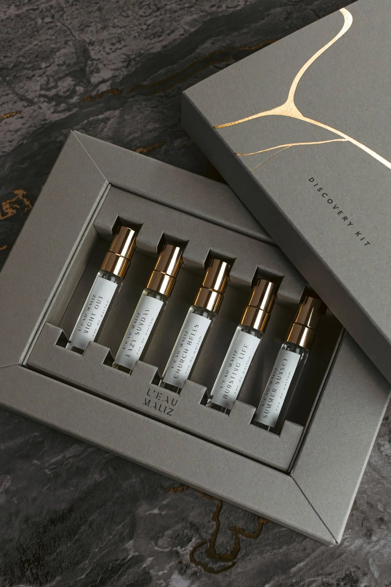 Wanting to discover all 5 chapters of the story or needing to understand which #LeauMaliz fragrance is your favourite? The Discovery Kit holds all 5 fragrances in their 5ml travel sizes. 
📸 by @martina.contentlab 

#profumi #MadeInItaly #torino #kin