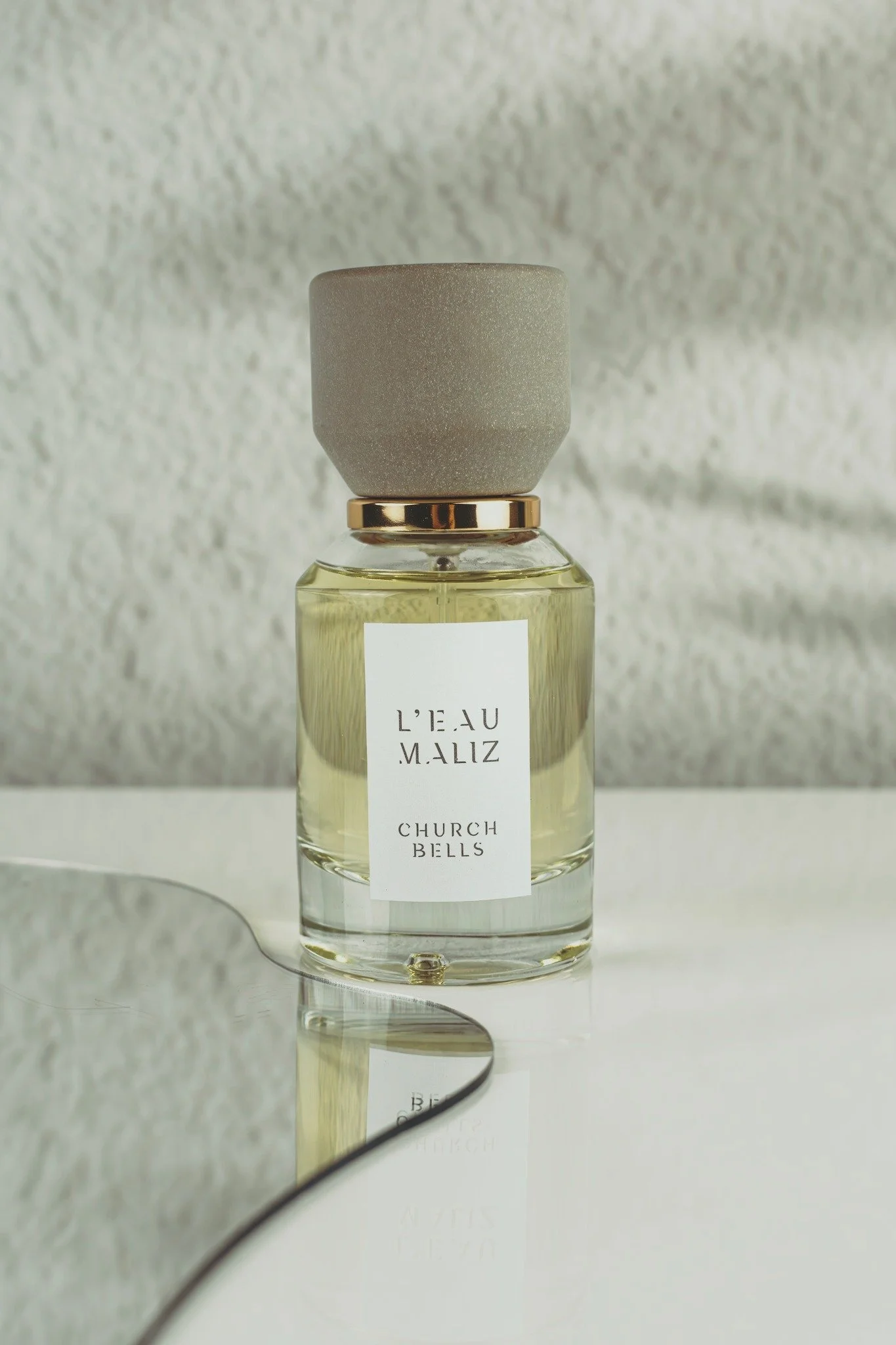 CHURCH BELLS. Chapter 3. Burning incense. Scorching heat. Waxed birch benches. Spiritual love. Forever honey. 
📸by @martina.contentlab 

#leaumaliz #profumi #MadeInItaly #torino #kintsugi #eaudeparfum #nicheperfumes #scentedmemories #nichefragrance 