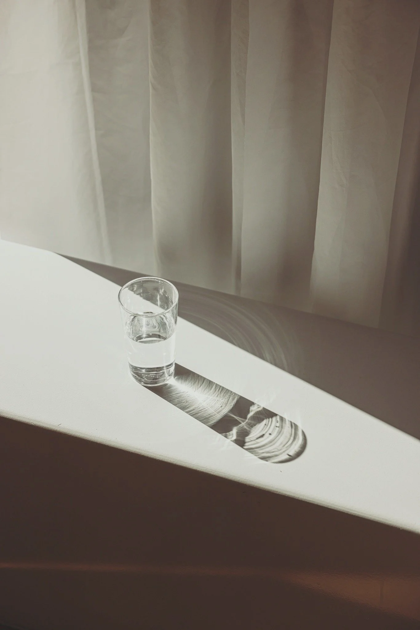 LAZY SUNDAY. Chapter 2. Open window. Soft cashmere. Introspective mind. Calming sage. Quiet silence. Warm tea. Growing love. 

#leaumaliz #profumi #MadeInItaly #torino #kintsugi #eaudeparfum #nicheperfumes #scentedmemories #nichefragrance #grassefran