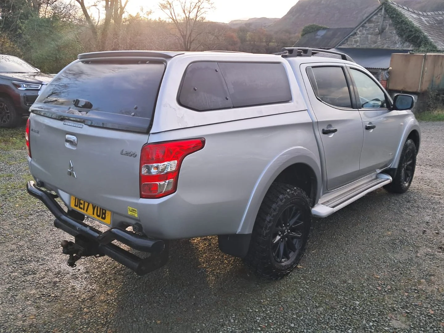 17 Mitsubishi L200 Titan rear driver