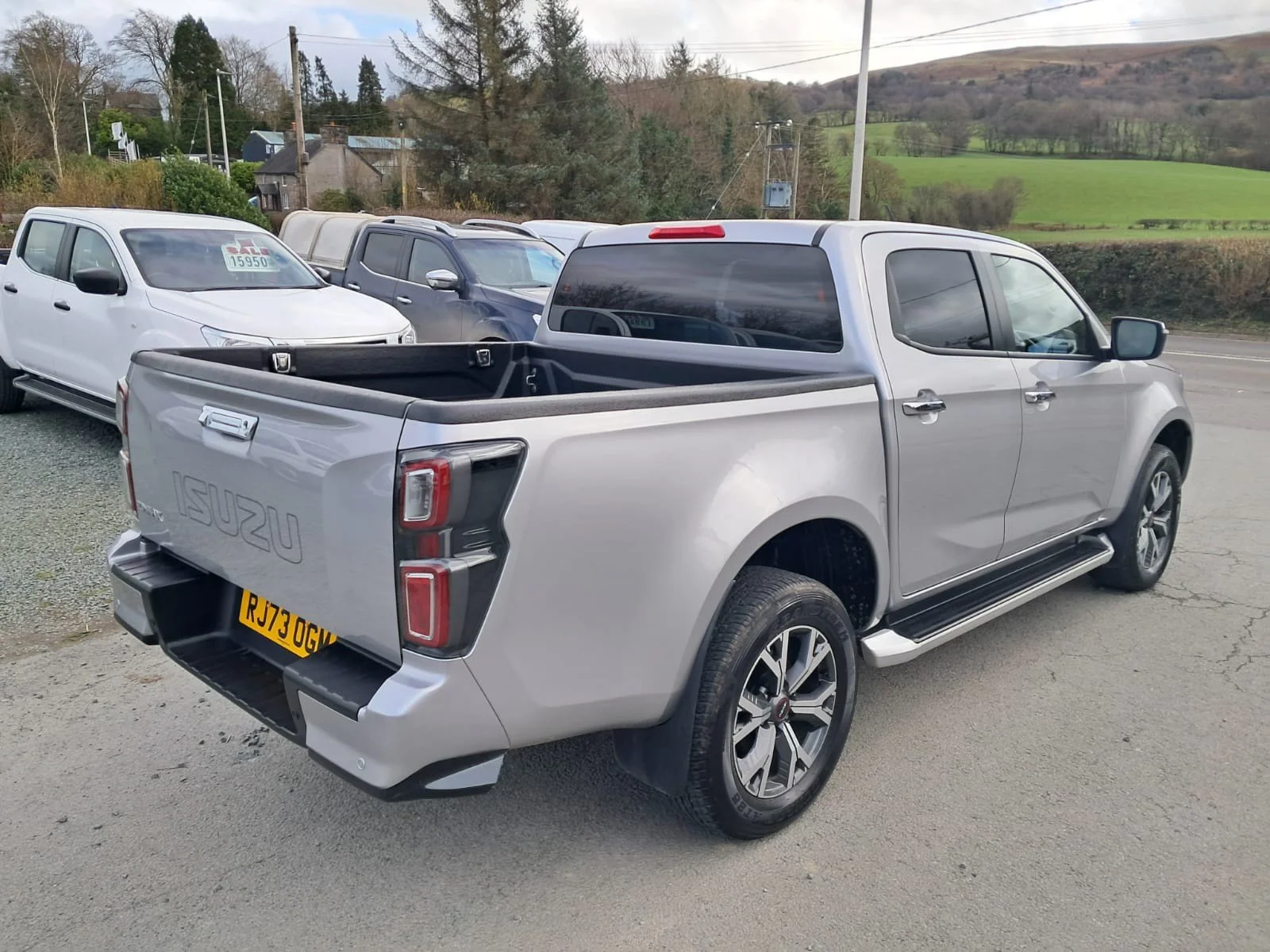 73 Isuzu Dmax DL40 Auto rear driver
