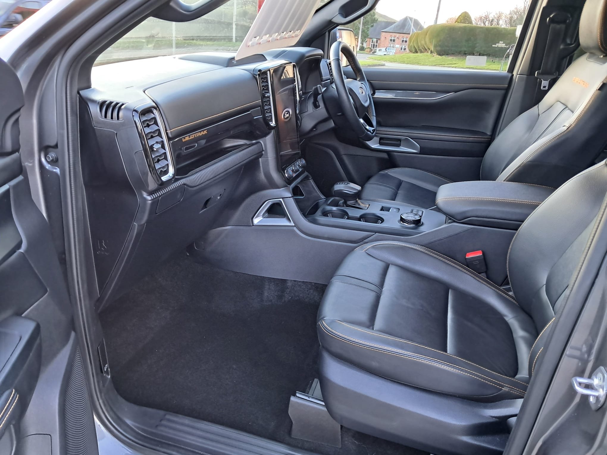 73 Ford Ranger 2.0 Wildtrk Auto front interior