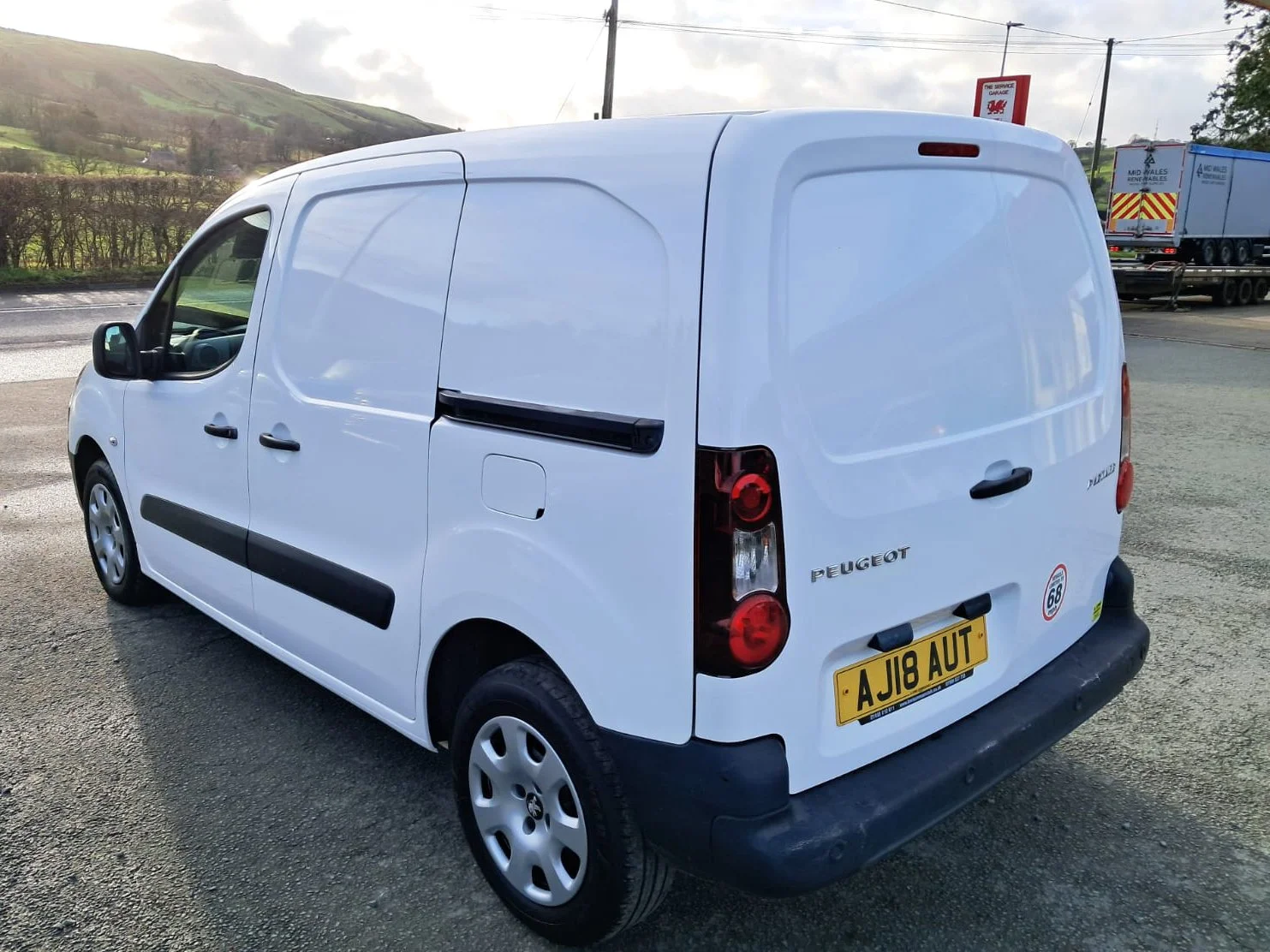 18 Peugeot Partner 1.6 HDi Professional L1 rear passanger