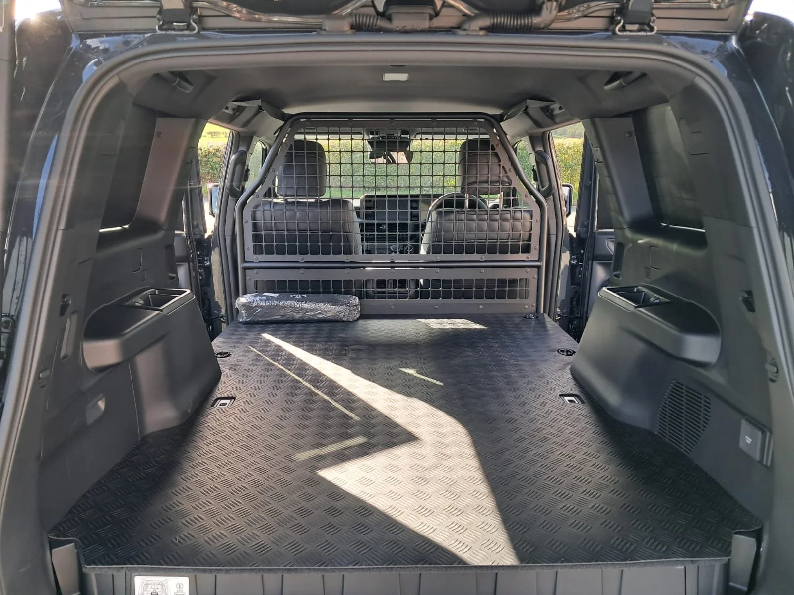 76 Toyota Landcruiser 2.8 Auto Commercial  rear interior