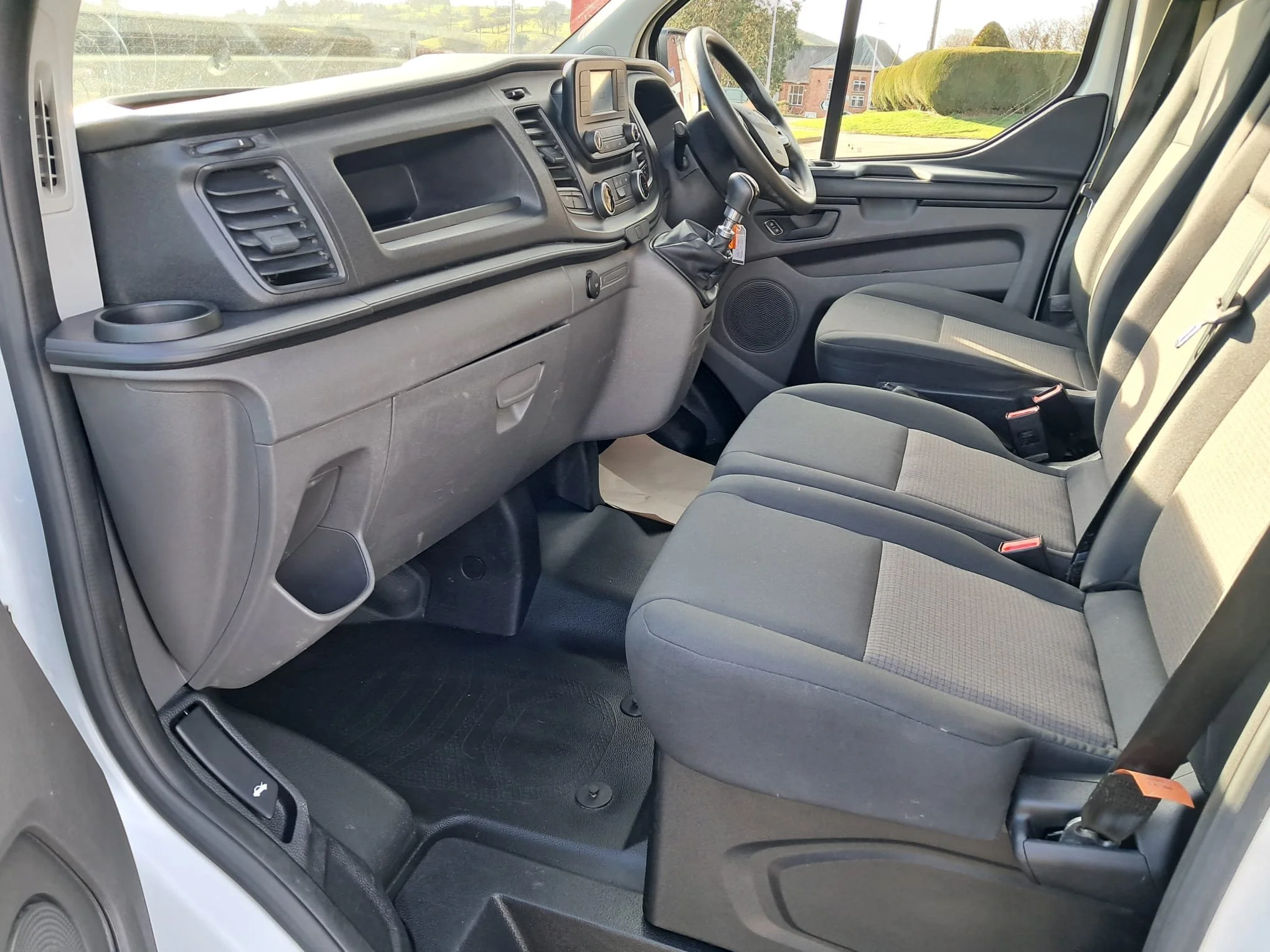 22 Ford Transit Custom 300 L2 front interior