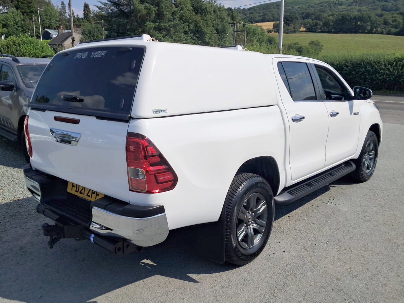 21 Toyota Hilux 2.4 Icon Auto rear driver