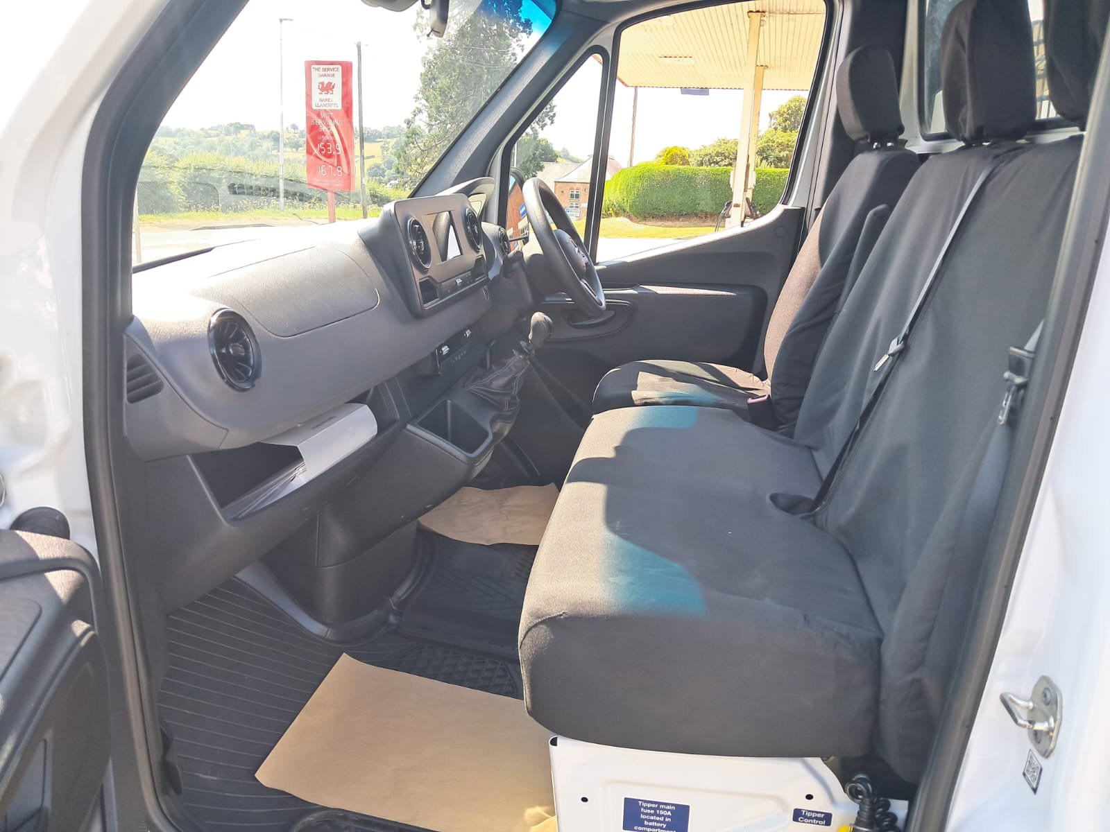71 Mercedes Sprinter 315 Single Cab Tipper front interior