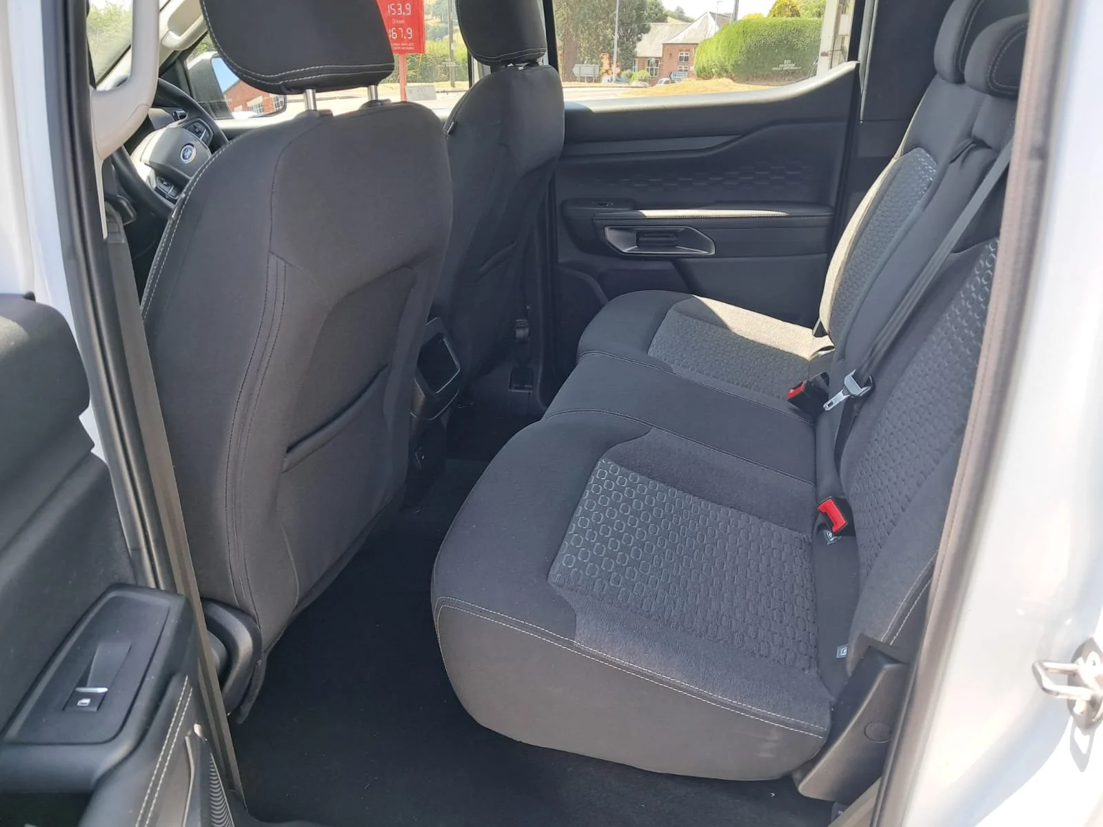 74 Ford Ranger 2.0 XLT 170PS Crewcab Dropside rear interior