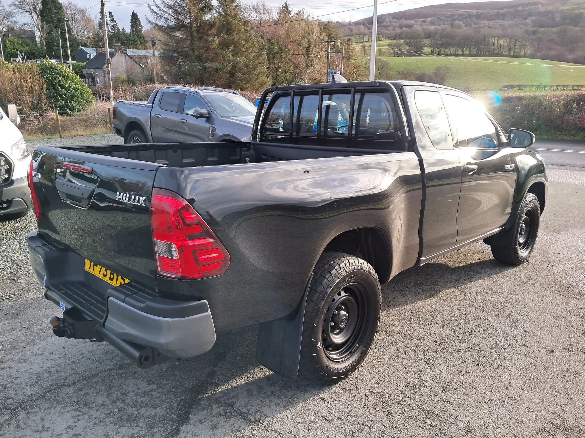 73 Toyota Hilux 2.4 Active Extracab rear driver