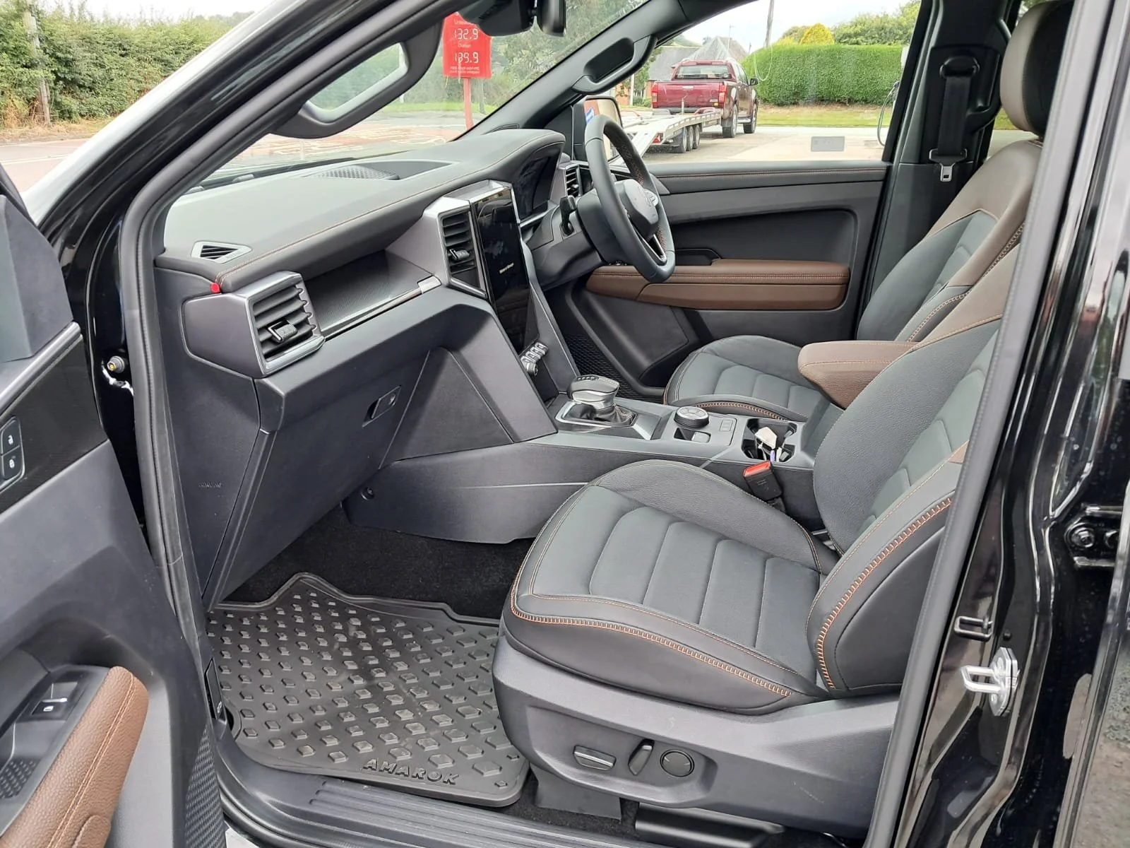 26 VW Amarok V6 Panamericana  front interior