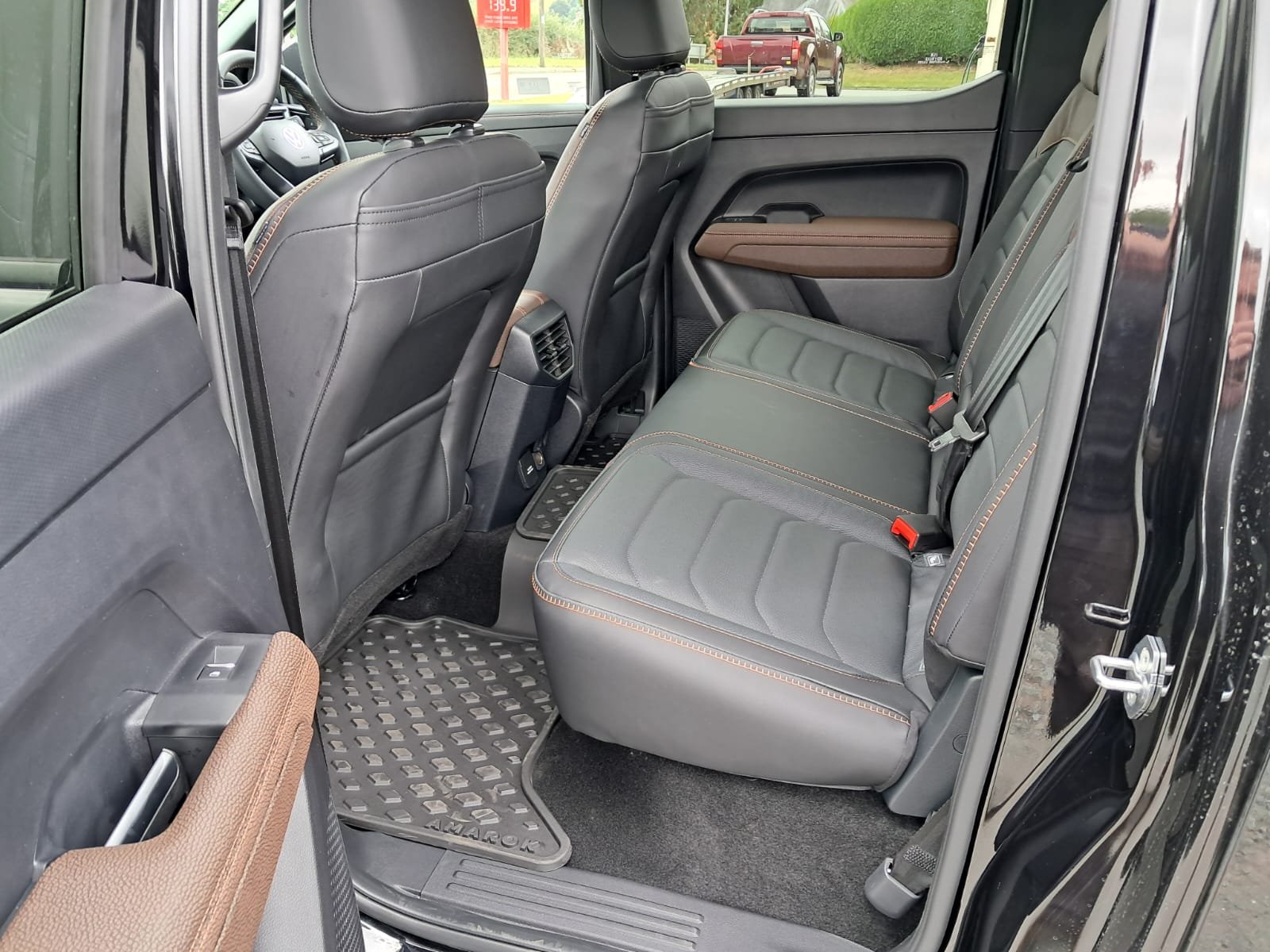 26 VW Amarok V6 Panamericana  rear interior