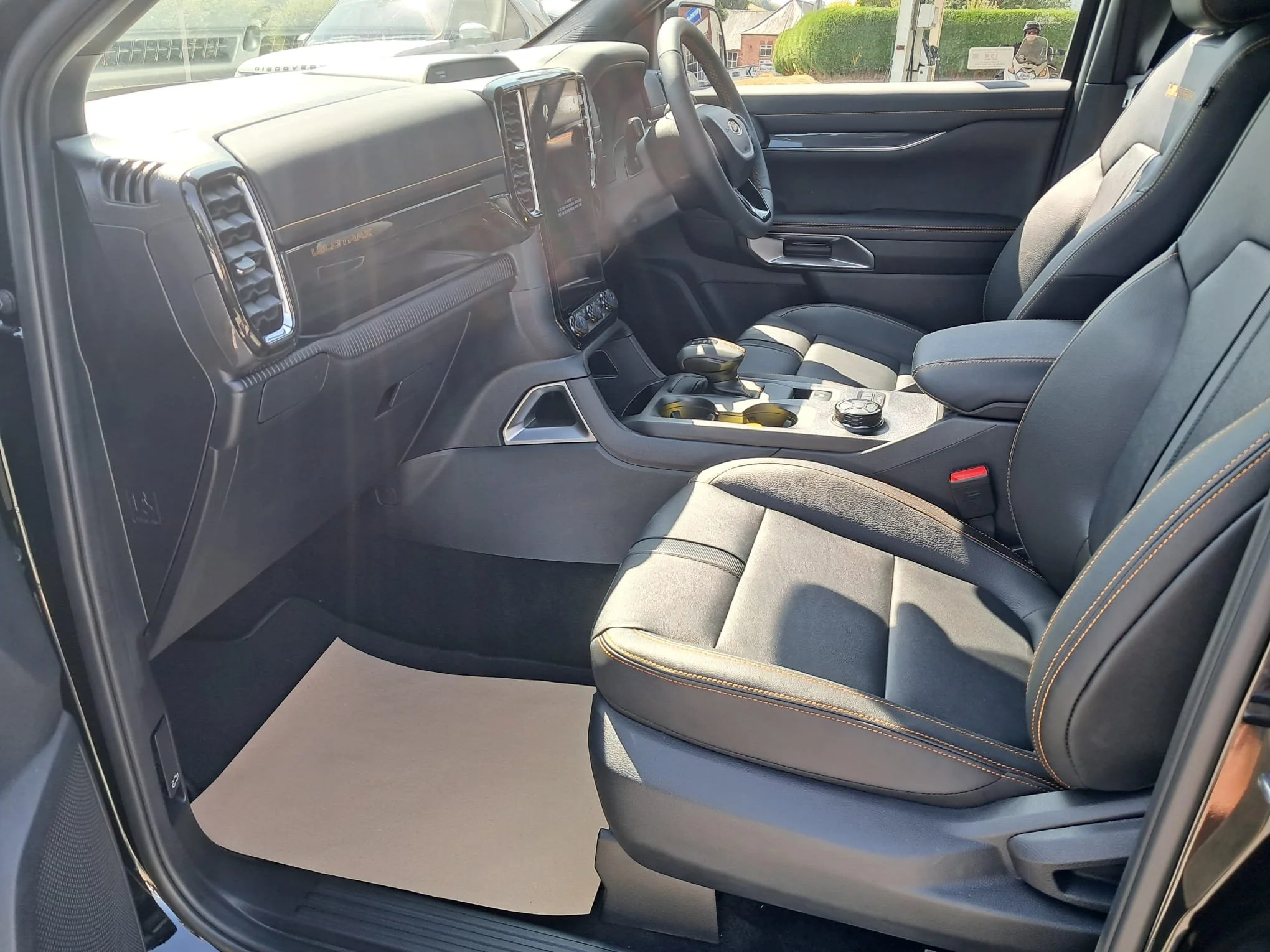  26 Ford Ranger 2.0 Wildtrak Auto front interior