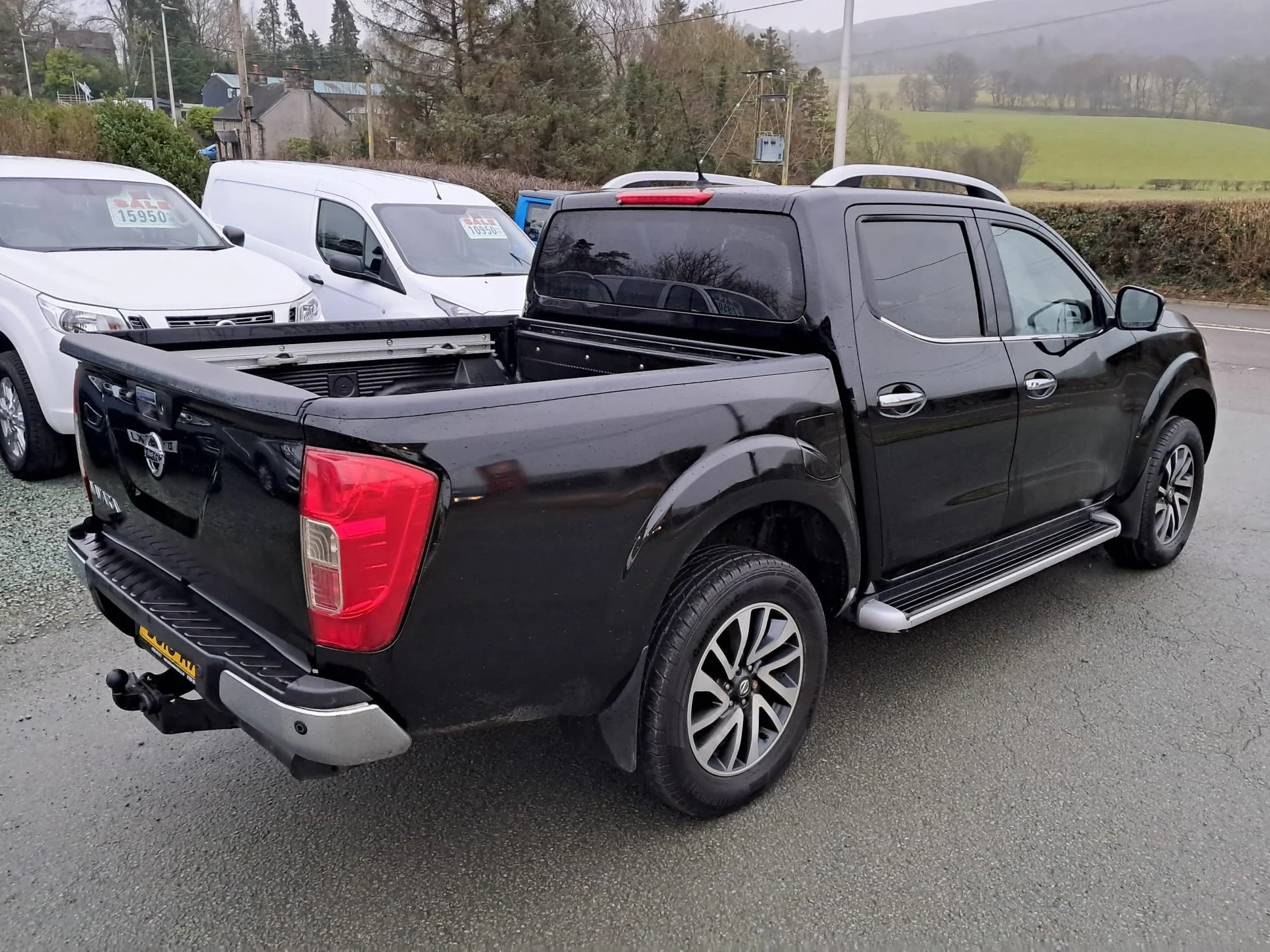 19 Nissan Navara NP 300 Tekna 2.3 DCi Twin Turbo rear driver