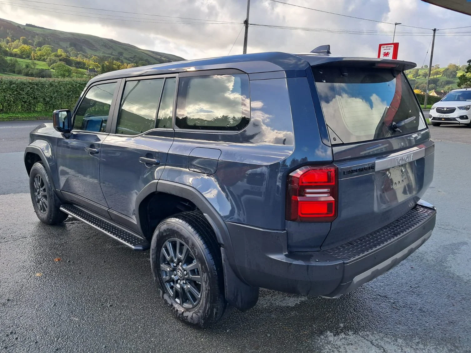 76 Toyota Landcruiser 2.8 Auto Commercial  rear passanger