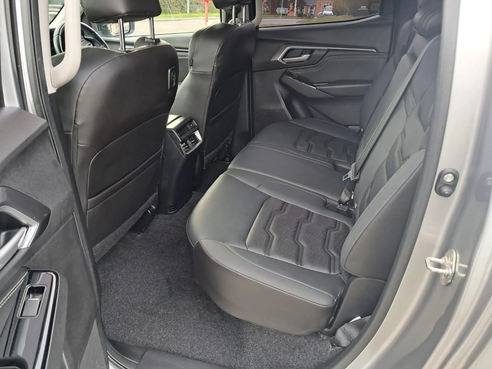 73 Isuzu Dmax DL40 Auto rear interior