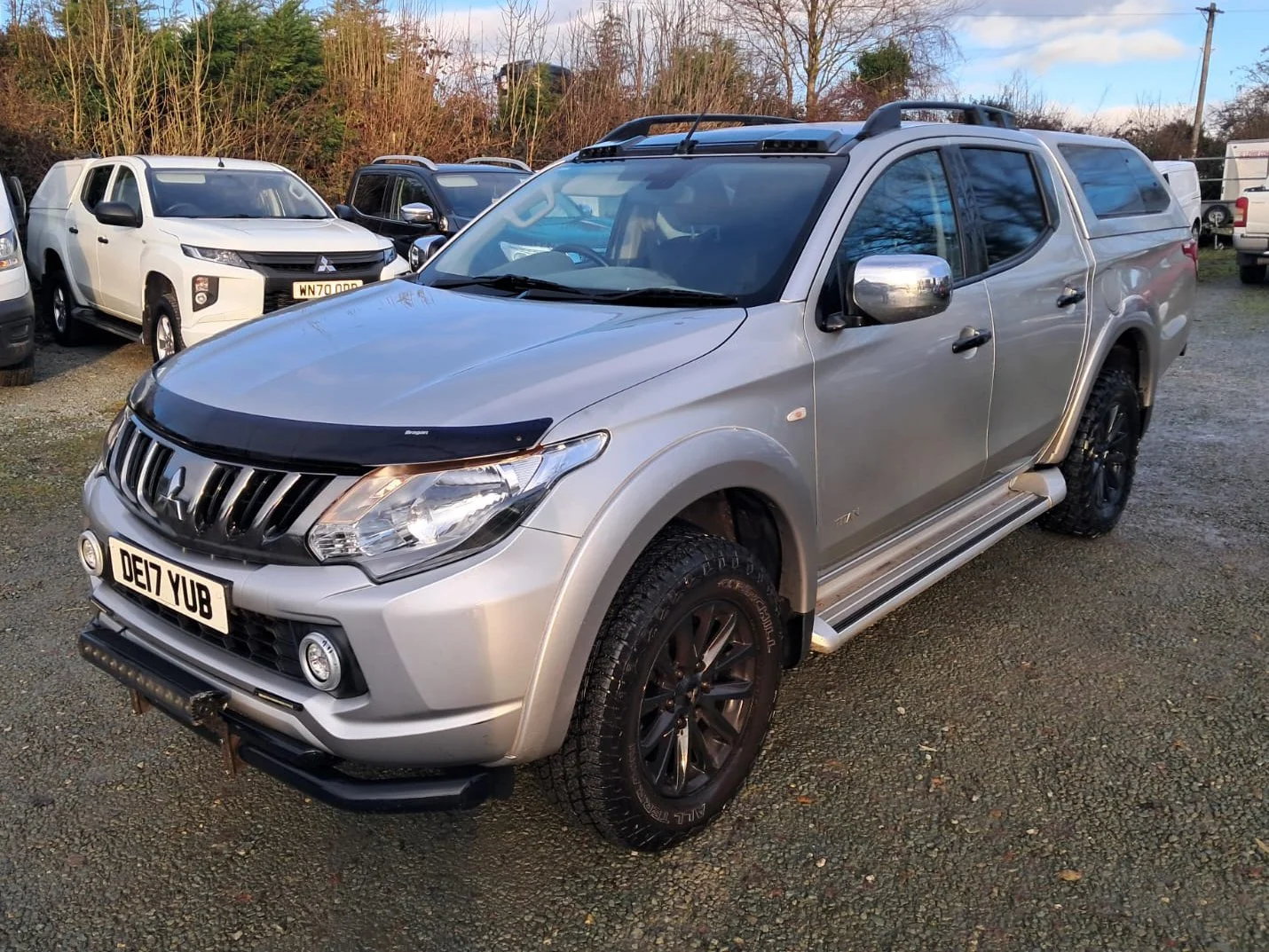 17 Mitsubishi L200 Titan front passanger