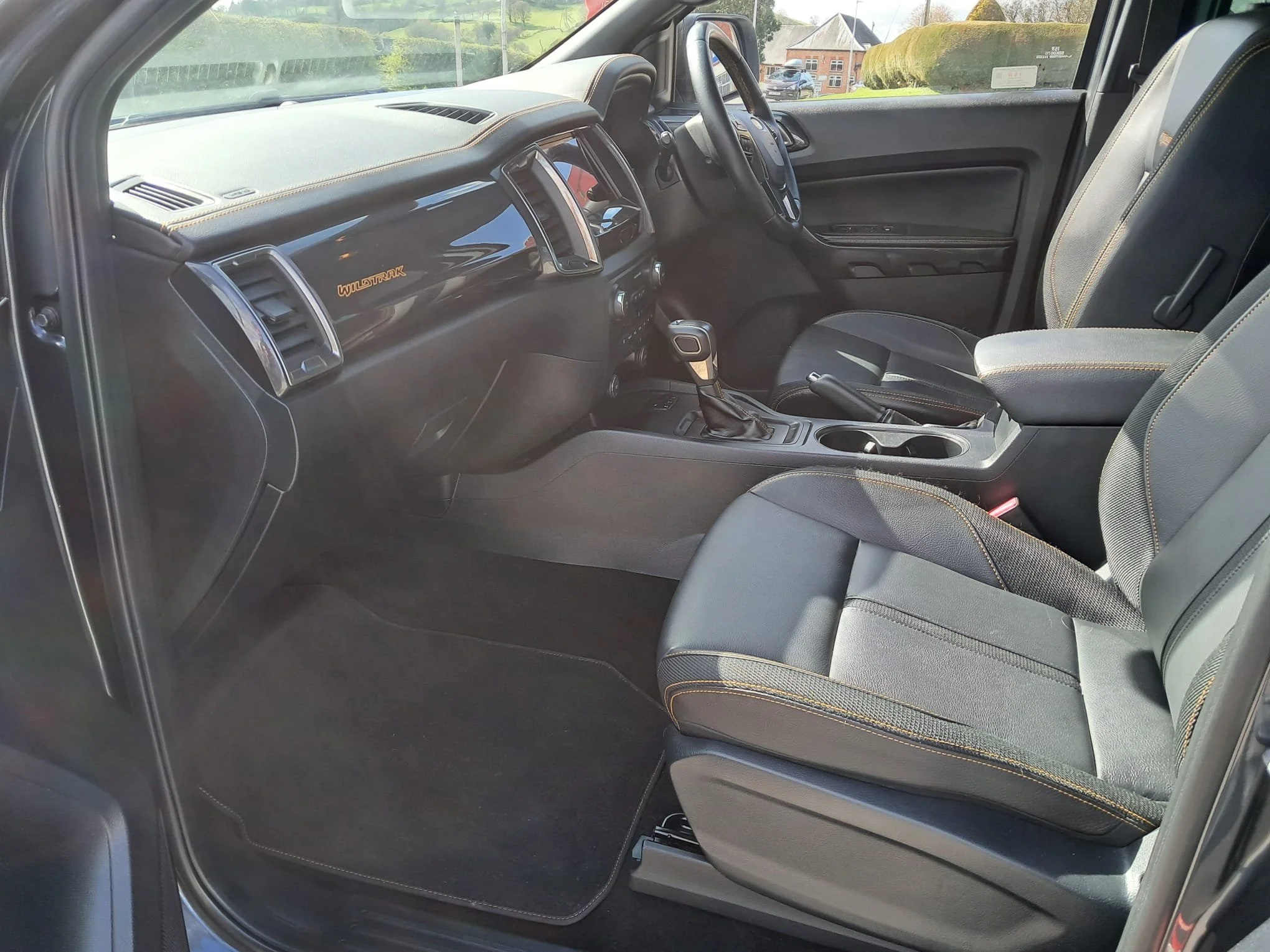 22 Ford Ranger 2.0 Wildtrak Auto front interior