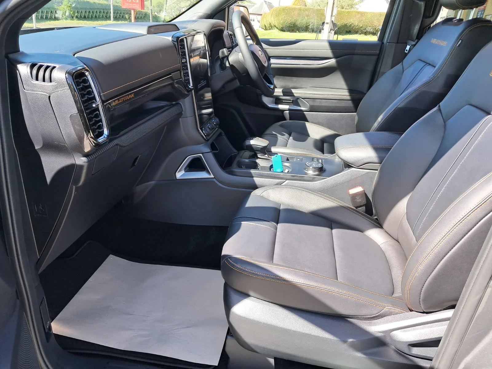 26 Ford Ranger 2.0 Wildtrak Auto front interior