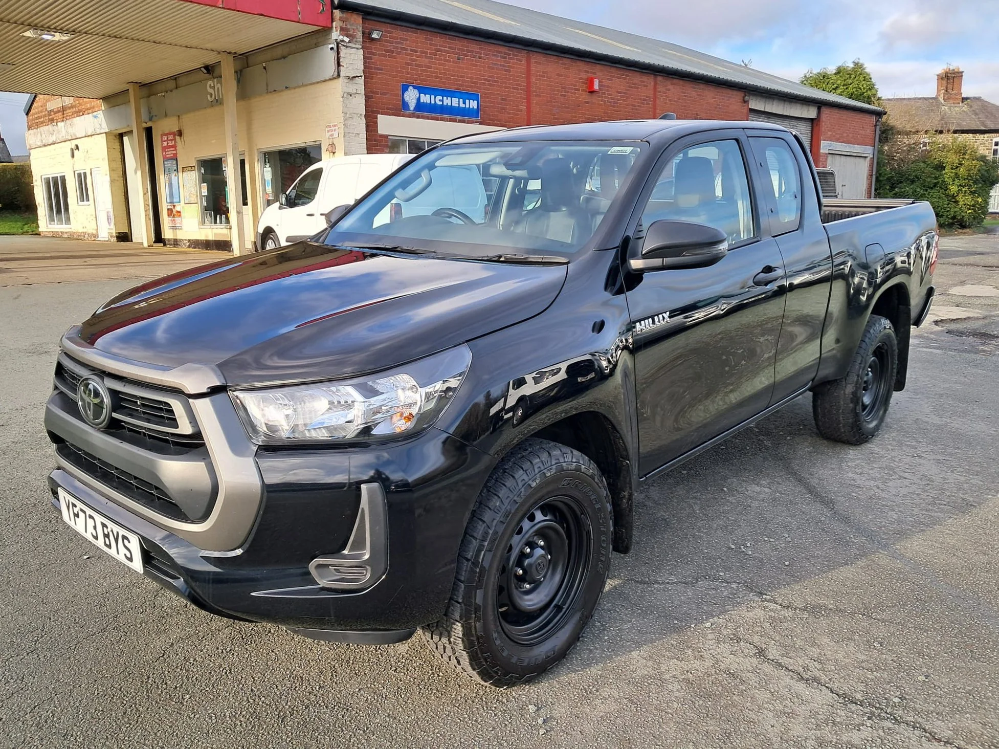 73 Toyota Hilux 2.4 Active Extracab front passanger