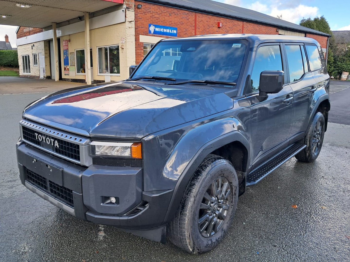 76 Toyota Landcruiser 2.8 Auto Commercial  front passanger