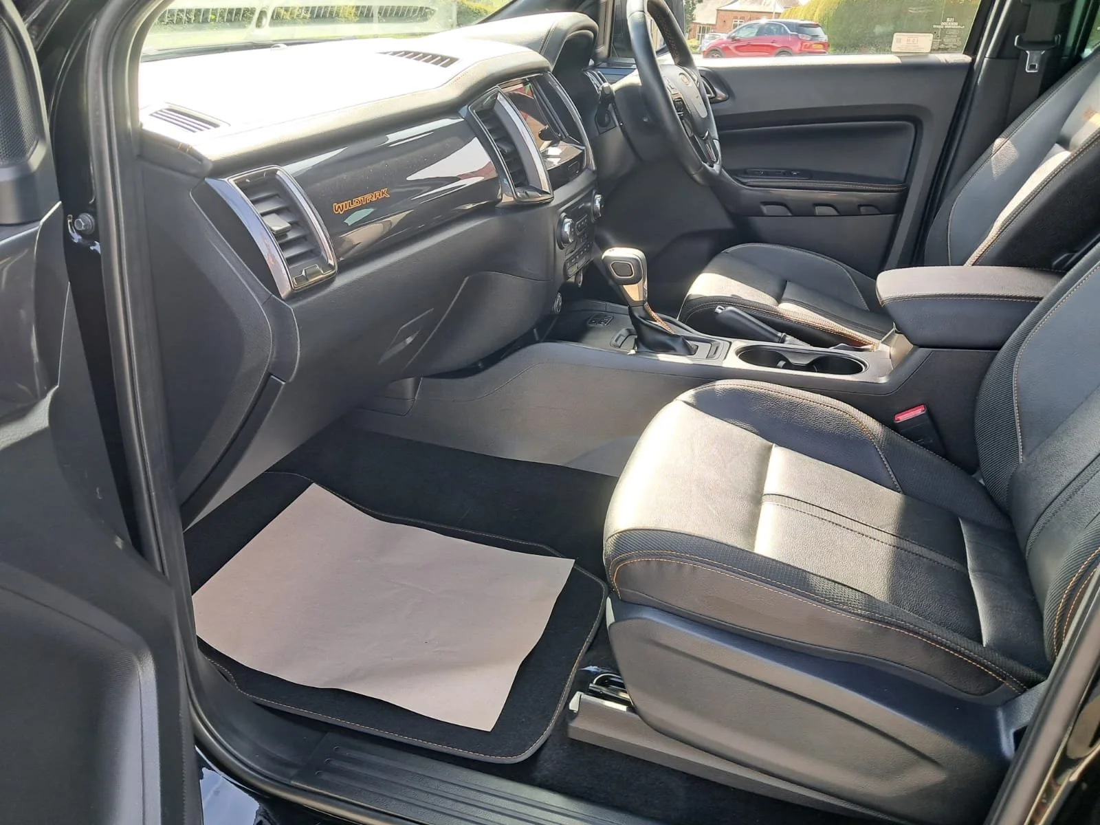 72 Ford Ranger 2.0 Wildtrak Auto front interior