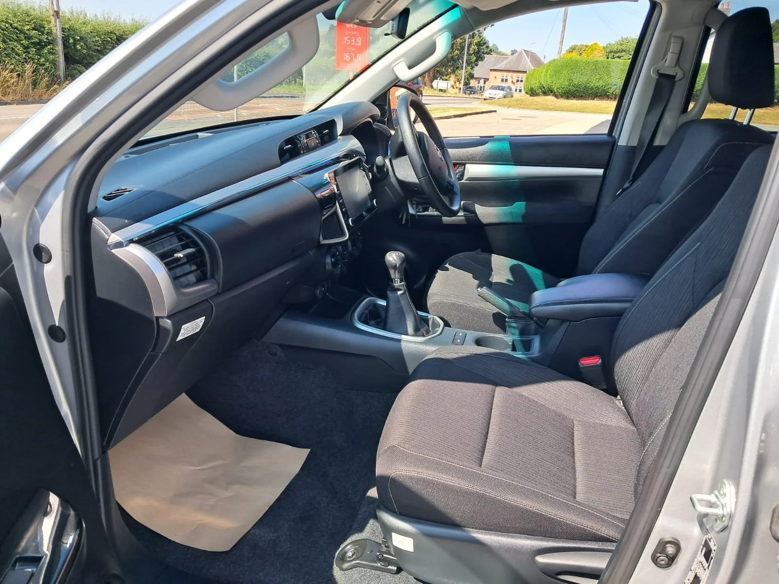 73 Toyota Hilux Icon 2.4 Manual front interior