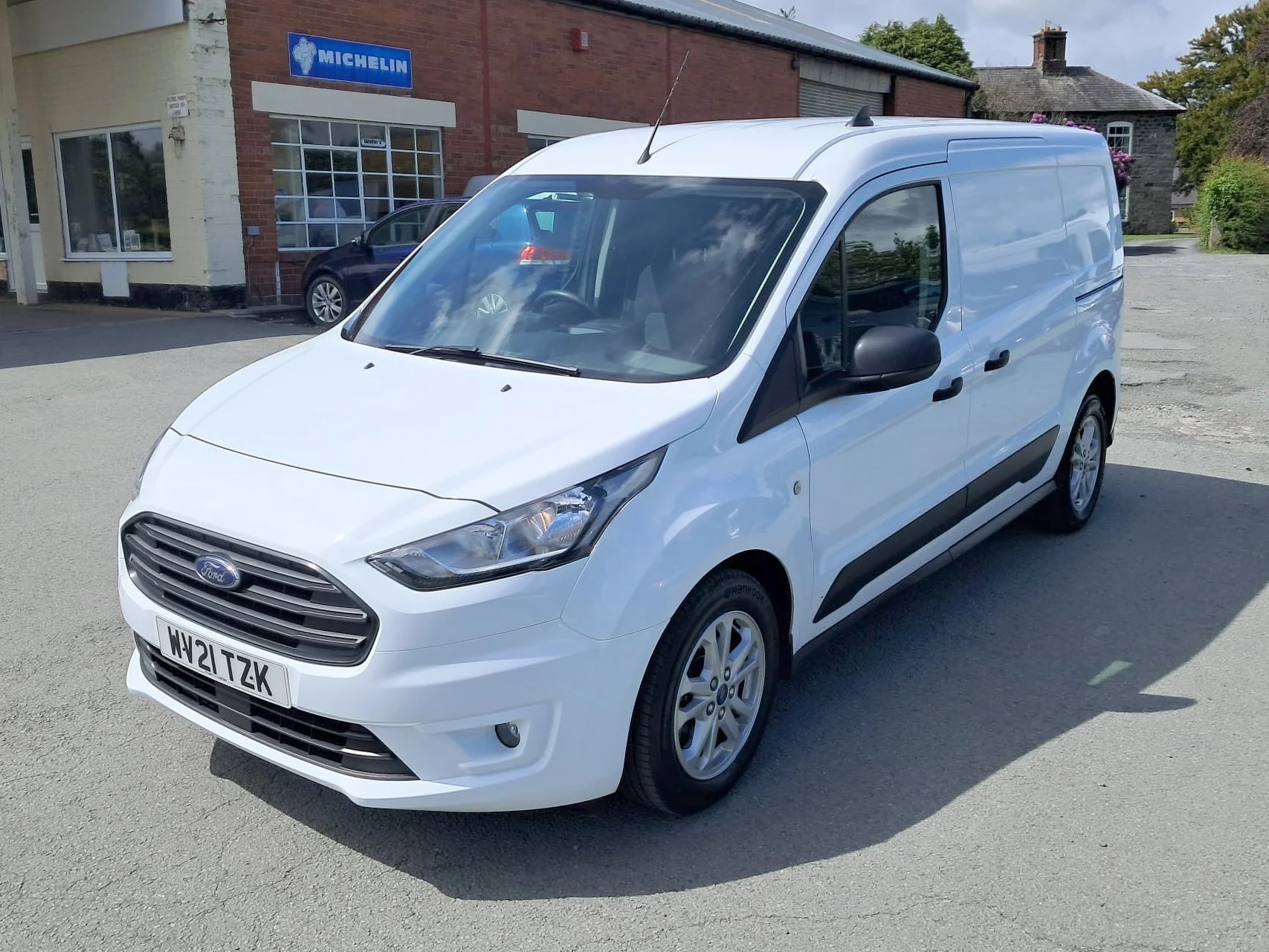 21 Ford Transit Connect 1.5 Eco Blue 240 120PS L2 Trend Van front passanger