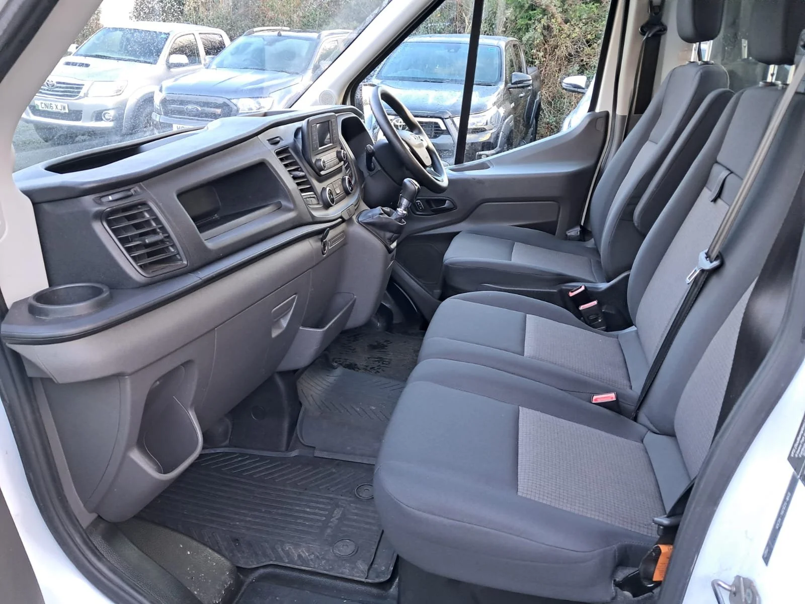 21 Ford Transit 350 130PS Alloy Body Tipper  cab interior