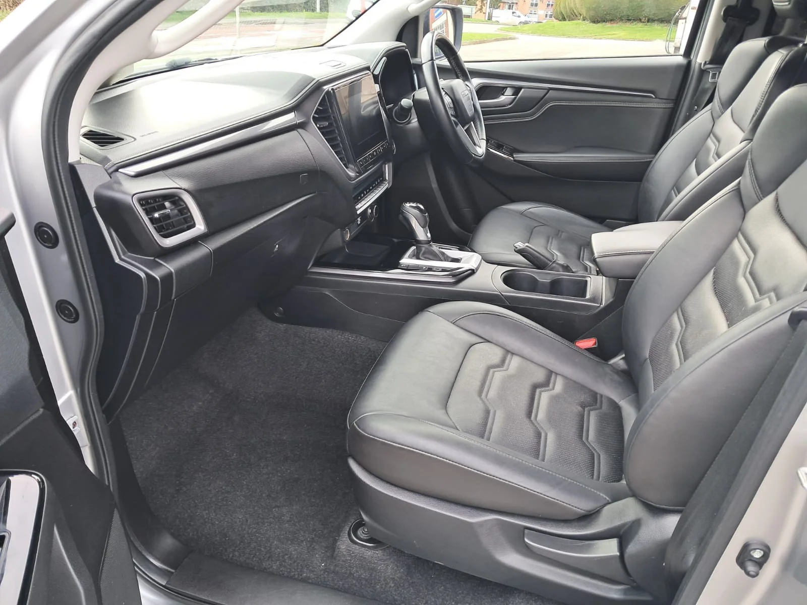73 Isuzu Dmax DL40 Auto front interior