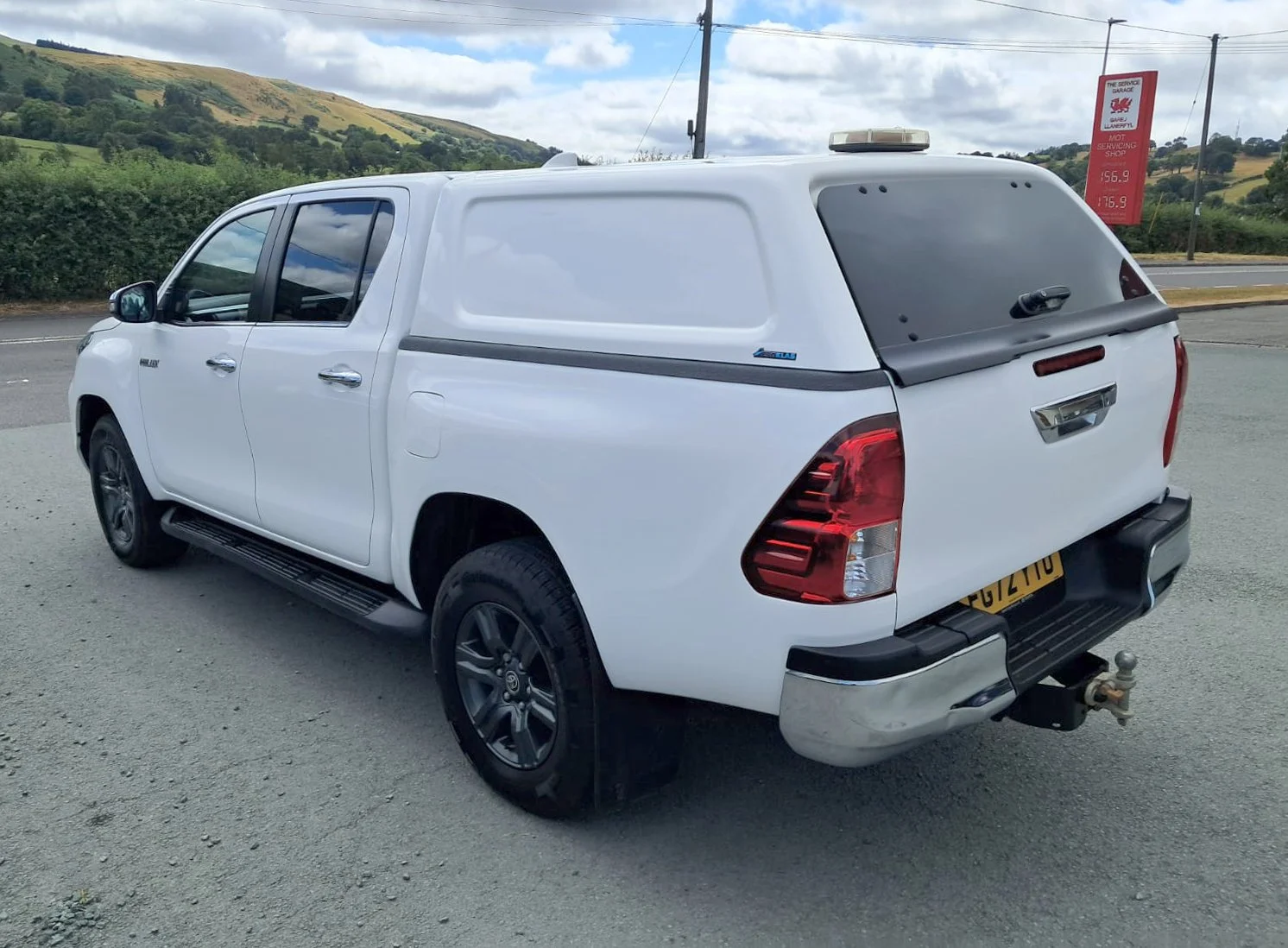 72 Toyota Hilux 2.4 Icon Manual rear passanger