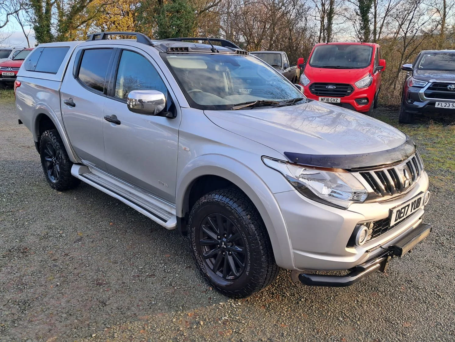 17 Mitsubishi L200 Titan front driver