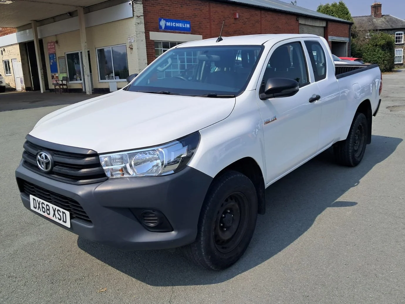 68 Toyota Hilux 2.4 Active Extracab front passanger