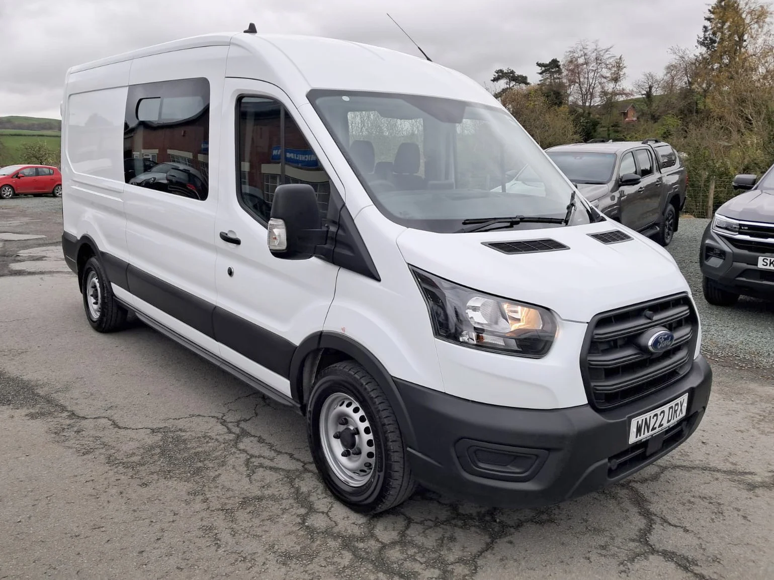 22 Ford Transit 350 130PS L3 H2 Mess Van front driver