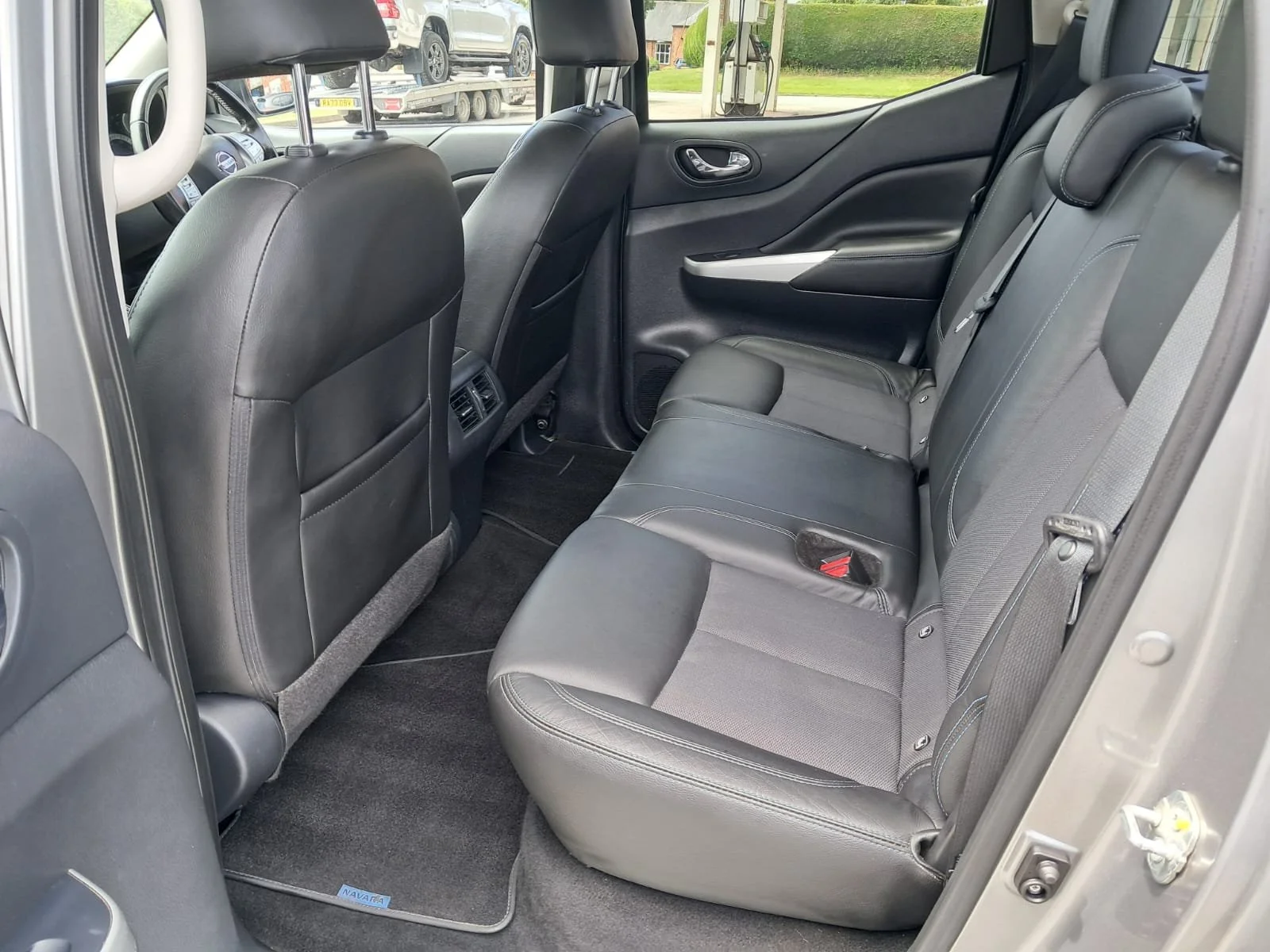 21 Nissan Navara NP300 NGuard Manual rear interior