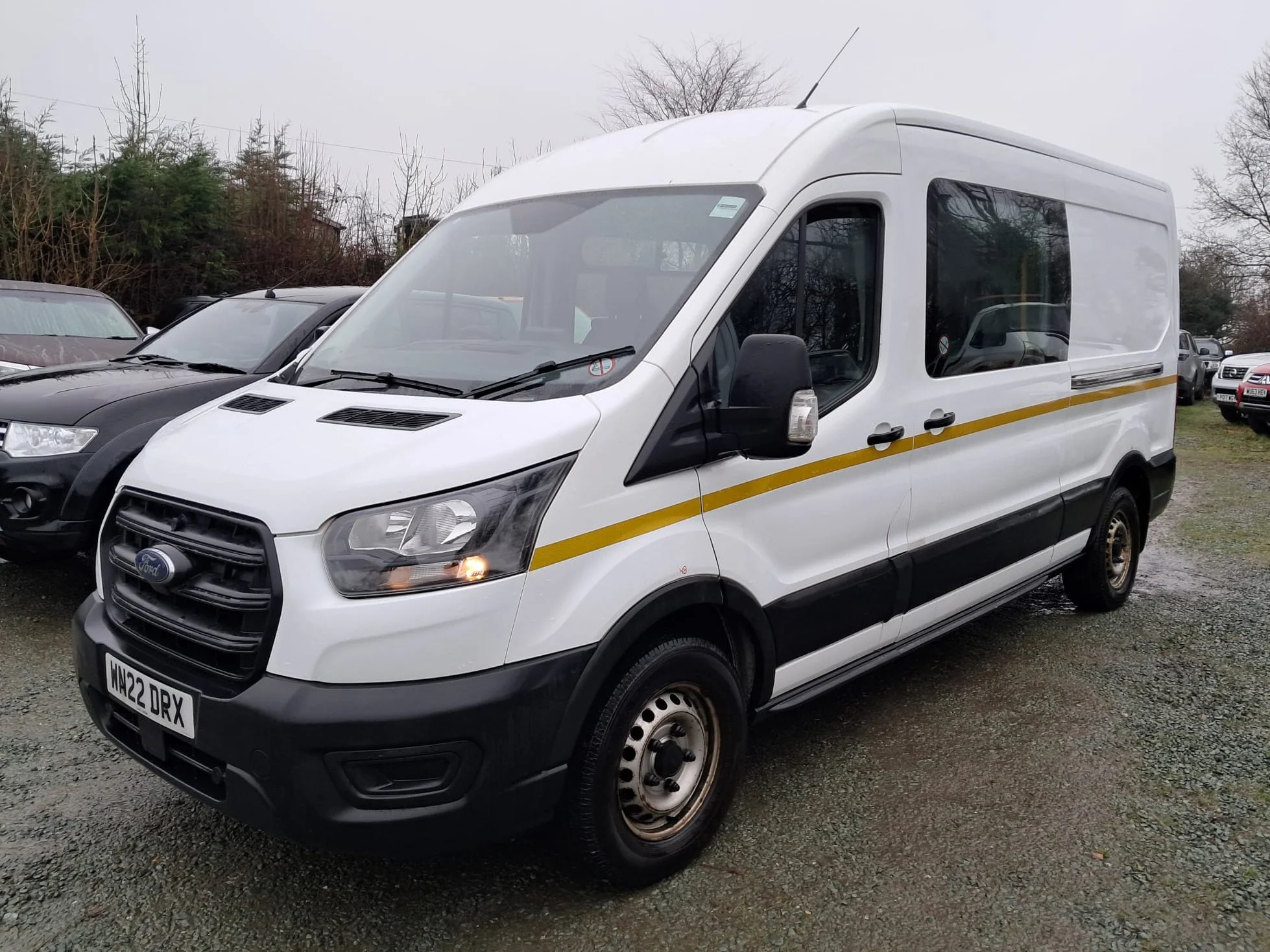 22 Ford Transit 350 130PS L3 H2 Mess Van front passanger