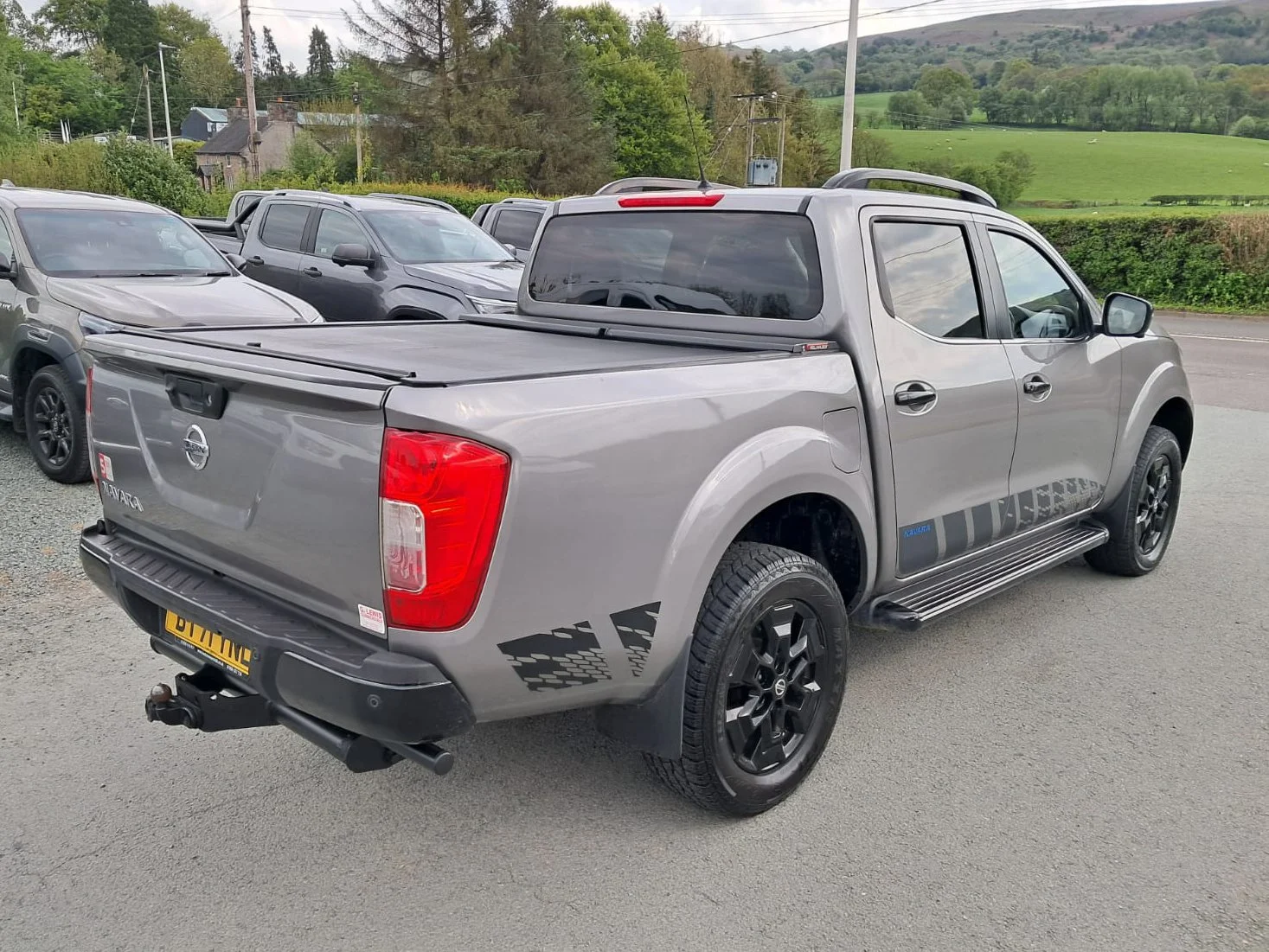 71 Nissan Navara NP300 N Guard Auto rear driver