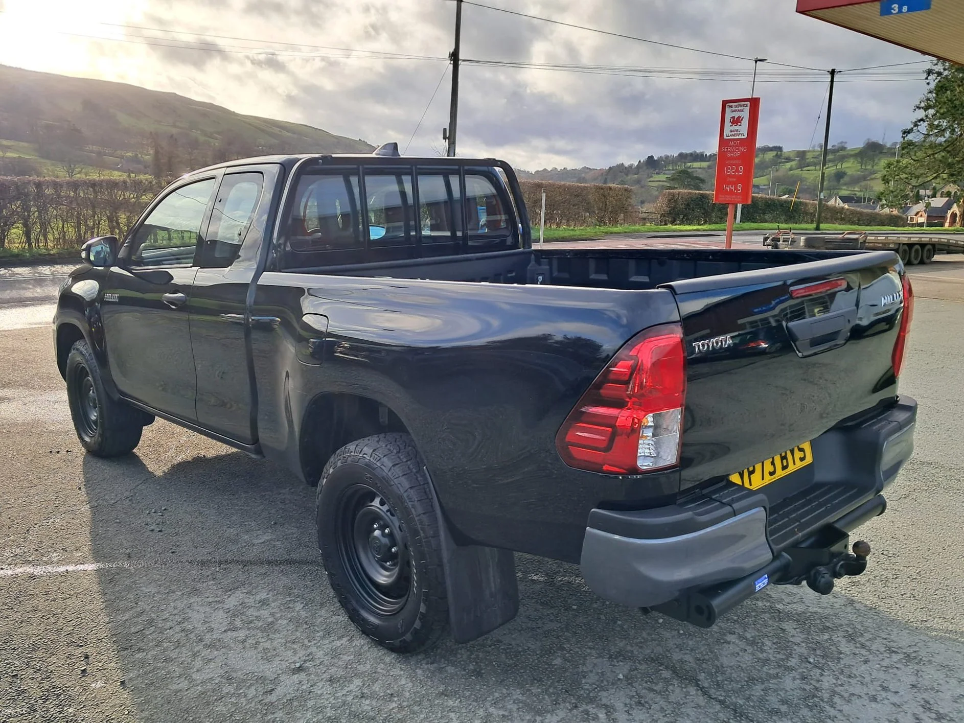 73 Toyota Hilux 2.4 Active Extracab rear passanger