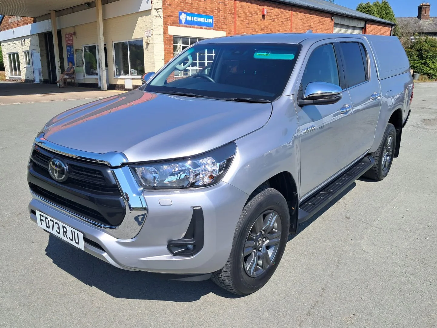 73 Toyota Hilux Icon 2.4 Manual front passanger
