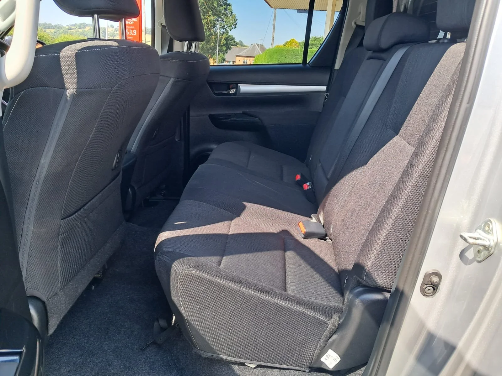 73 Toyota Hilux Icon 2.4 Manual rear interior