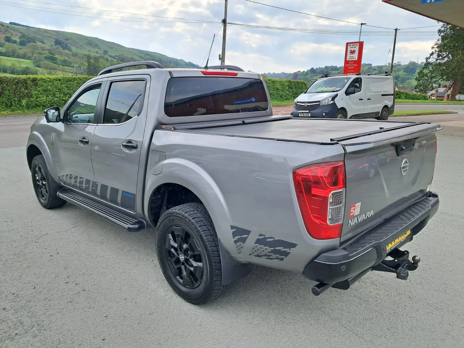 71 Nissan Navara NP300 N Guard Auto rear passanger
