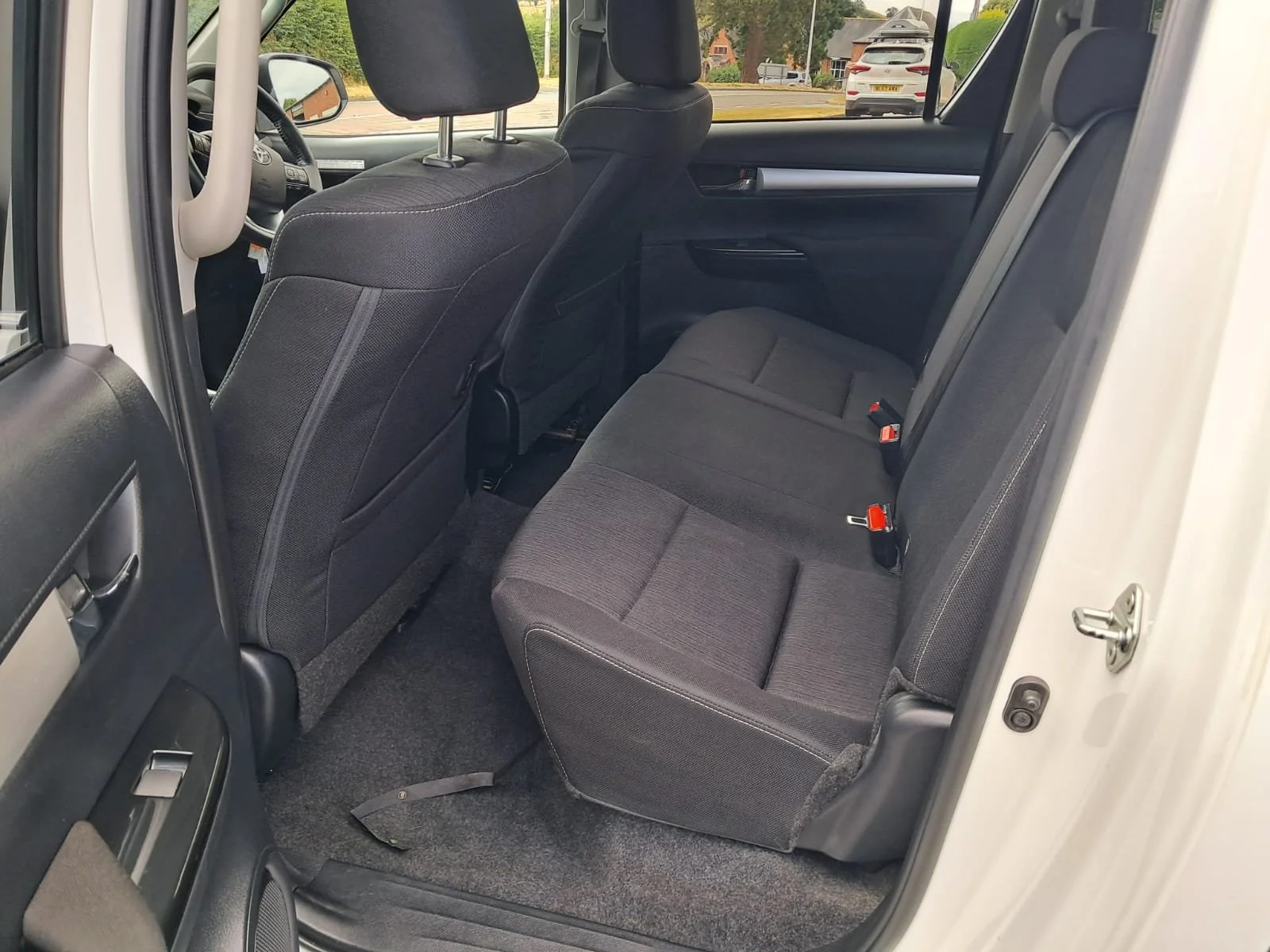 72 Toyota Hilux 2.4 Icon Manual rear interior