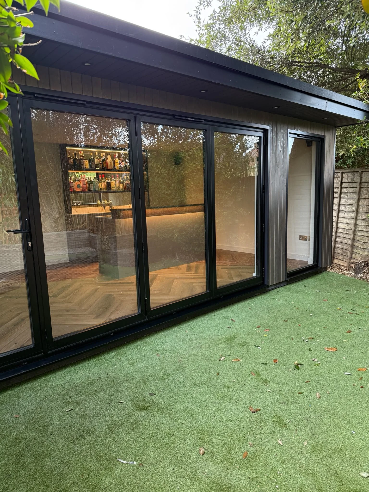 Luxury Garden Room with Bar and Entertainment Area in Weybridge, Surrey