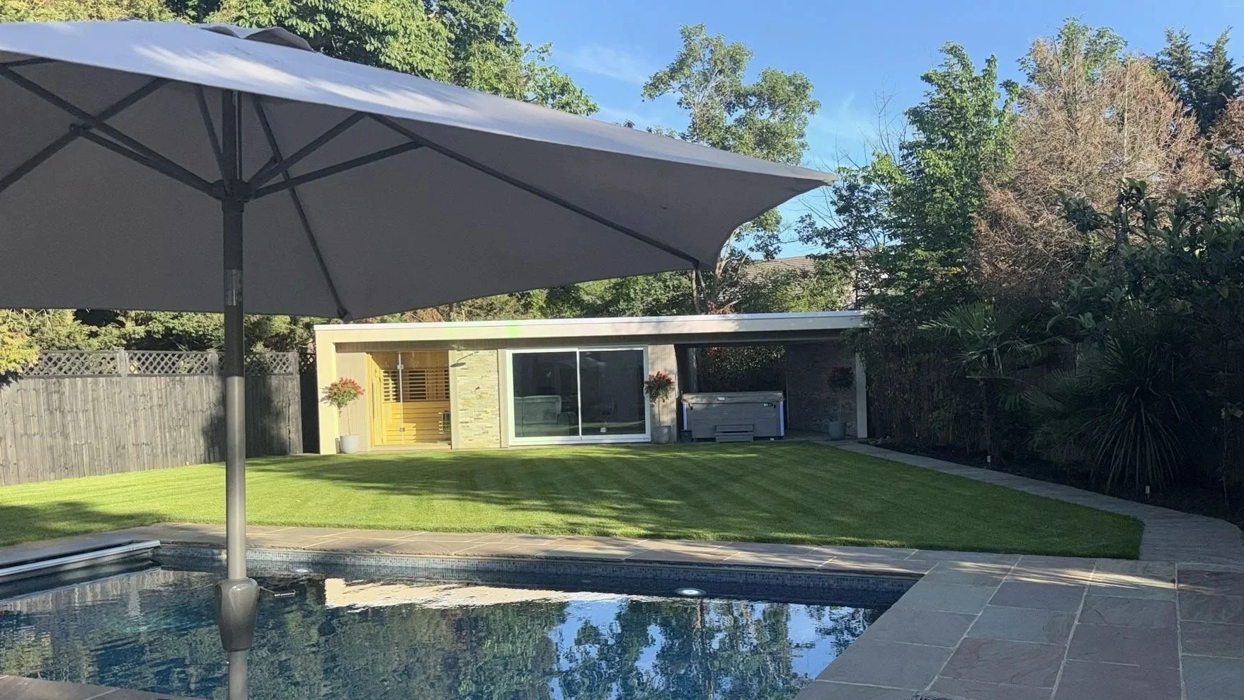 Luxury Garden Room, Sauna, Hot Tub and Outdoor Living Space in Weybridge, Surrey