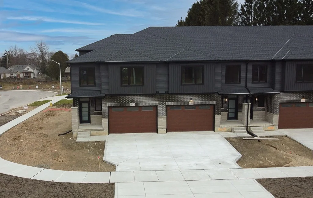 605 Regent Street, Mt. Brydges-2.jpg