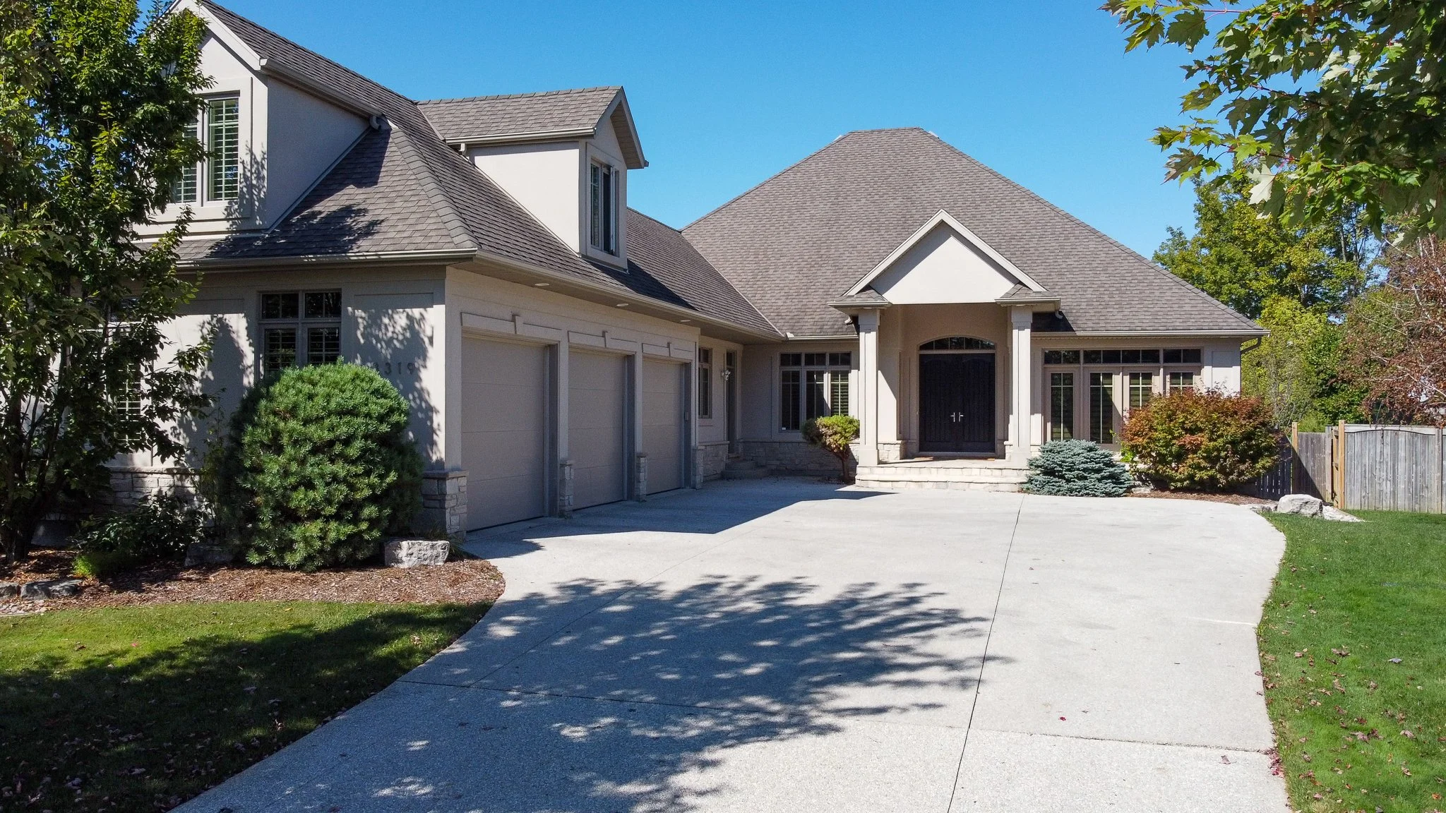 3319 McLaughlan Grove, London-04.jpg