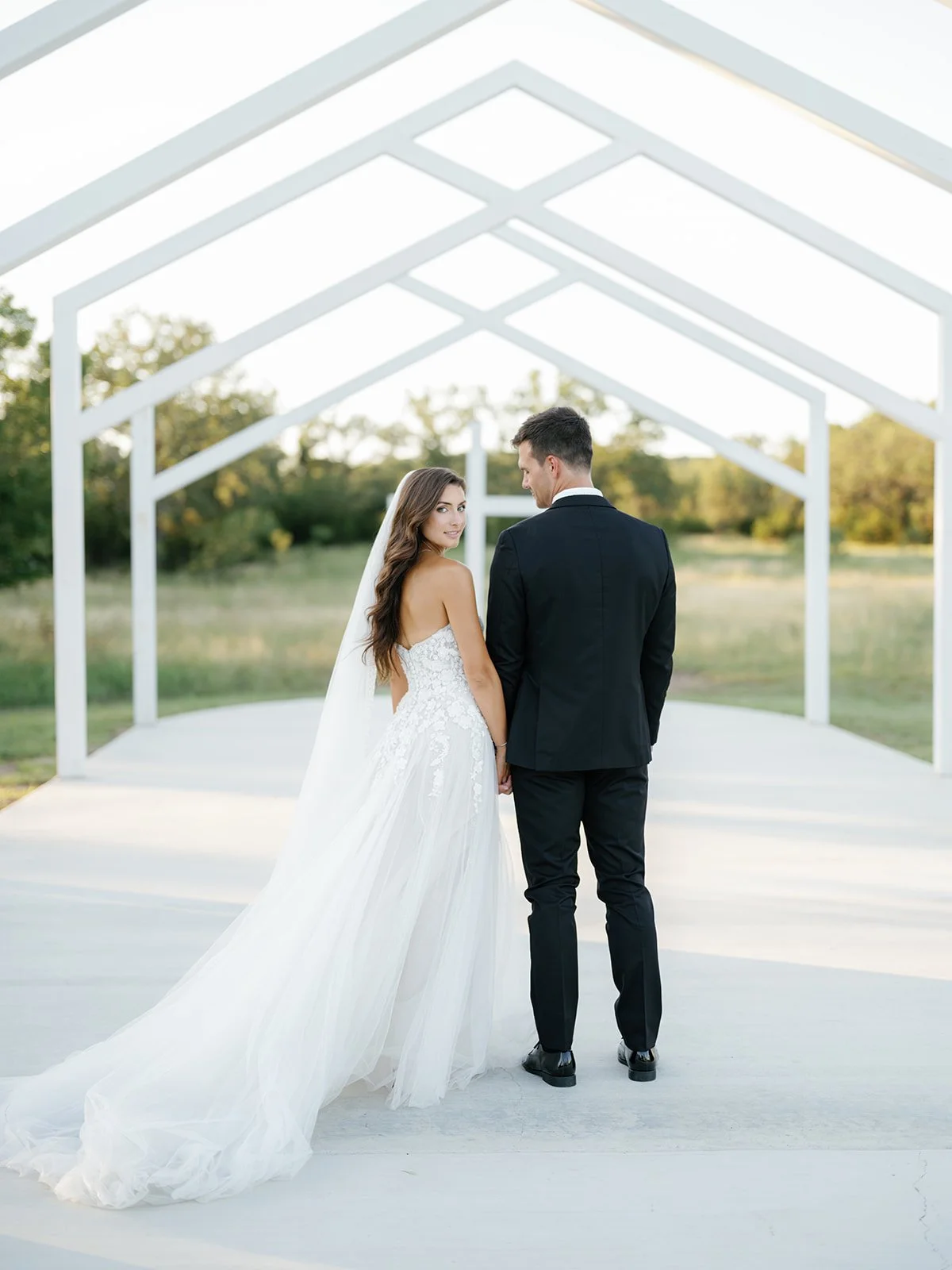 bride-and-groom-portraits-texas-wedding-venue.jpg