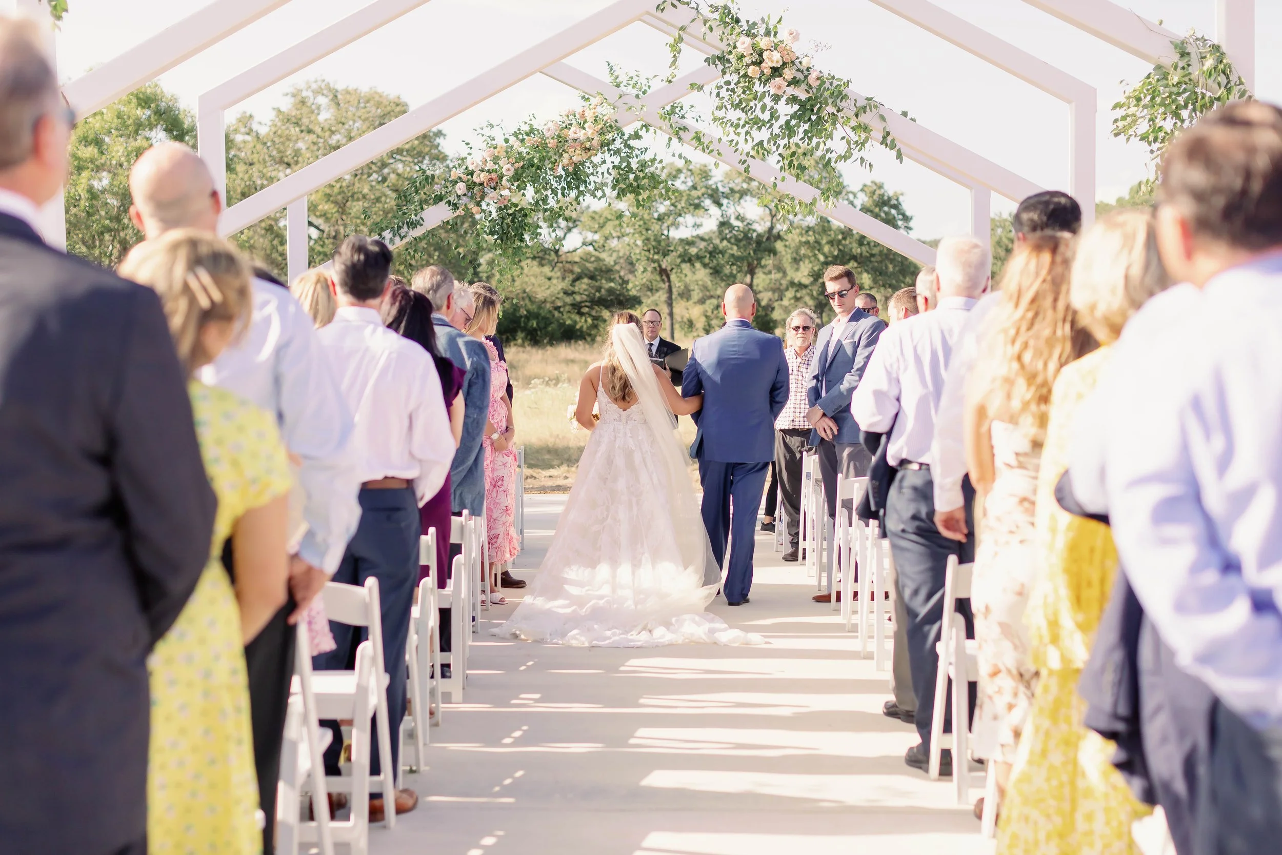 spring-wedding-florals-hill-country-wedding-venue.jpg